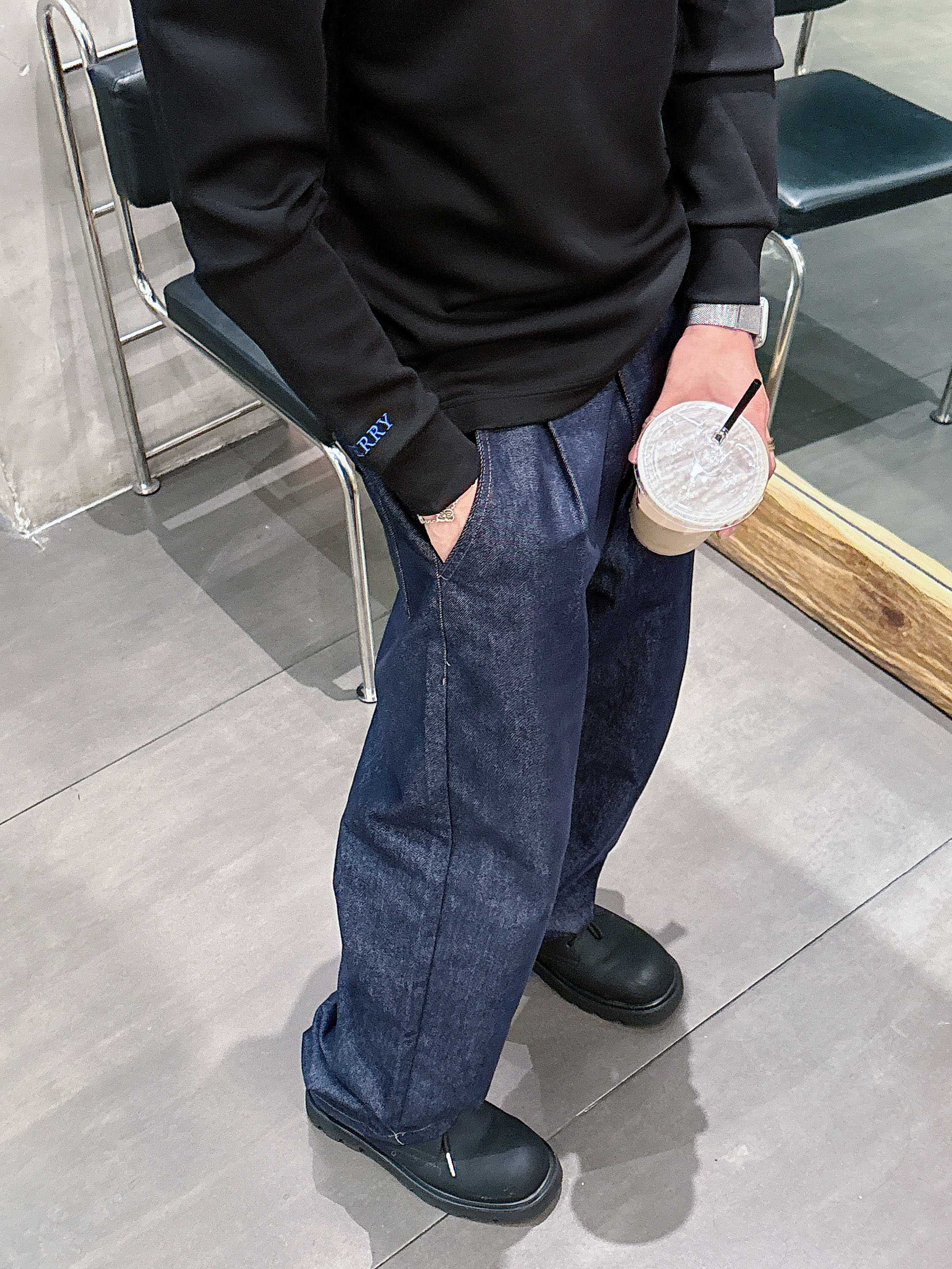 巴宝莉 2025秋冬专柜新款 时尚休闲打底衫长袖T恤，精选进口高密度双面拉架棉面料，精致原版logo打造