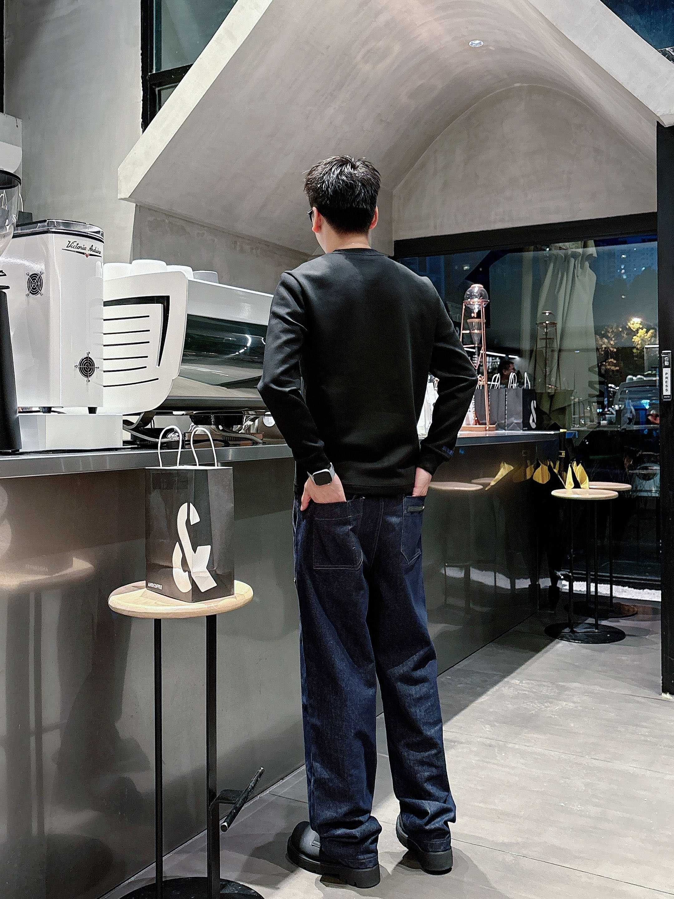 巴宝莉 2025秋冬专柜新款 时尚休闲打底衫长袖T恤，精选进口高密度双面拉架棉面料，精致原版logo打造