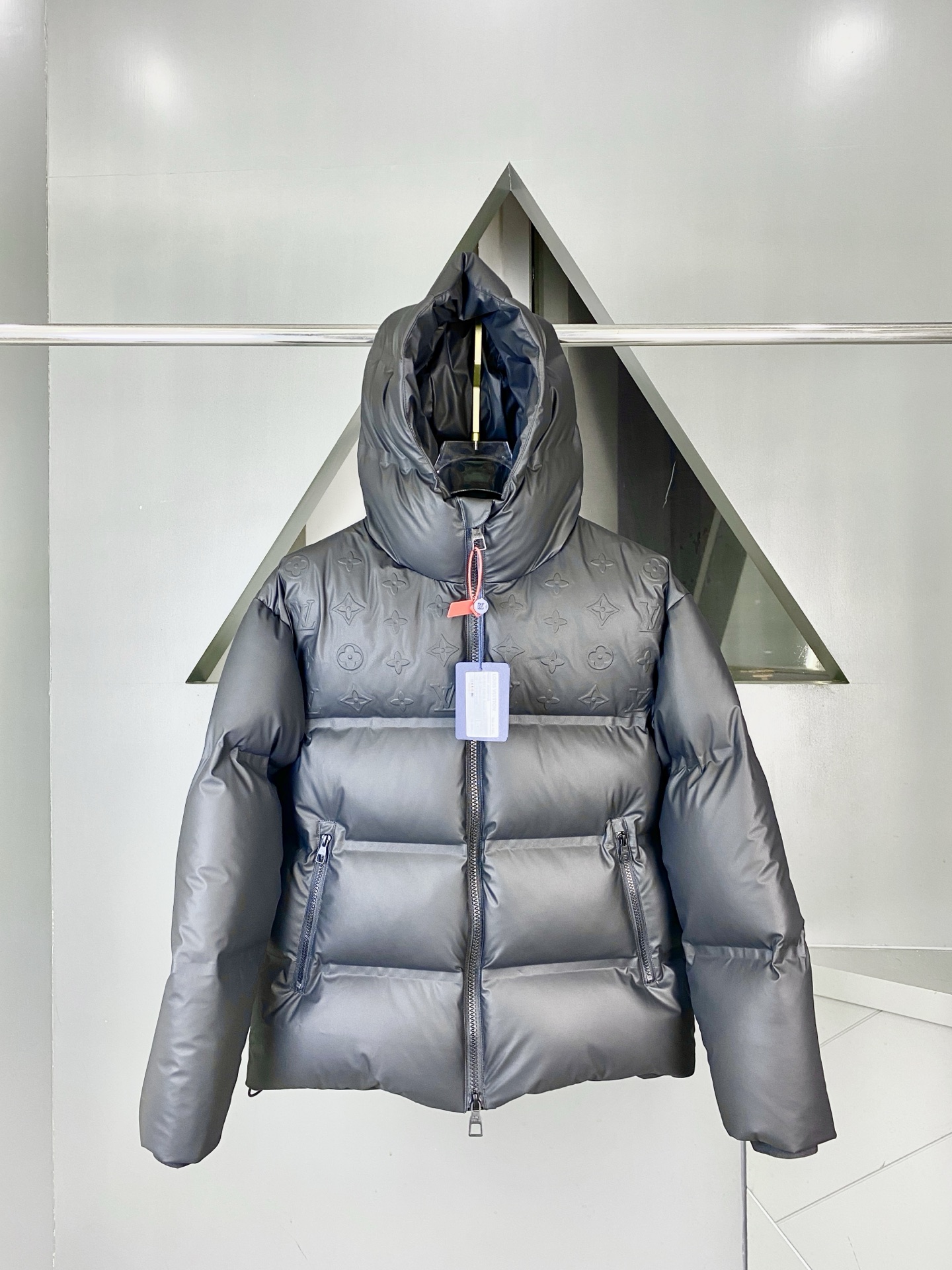 LOUIS VUITTON/路易威登 SS25官网走秀款压花老花皮质拼接立领羽绒服夹克外套 LV羽绒服品