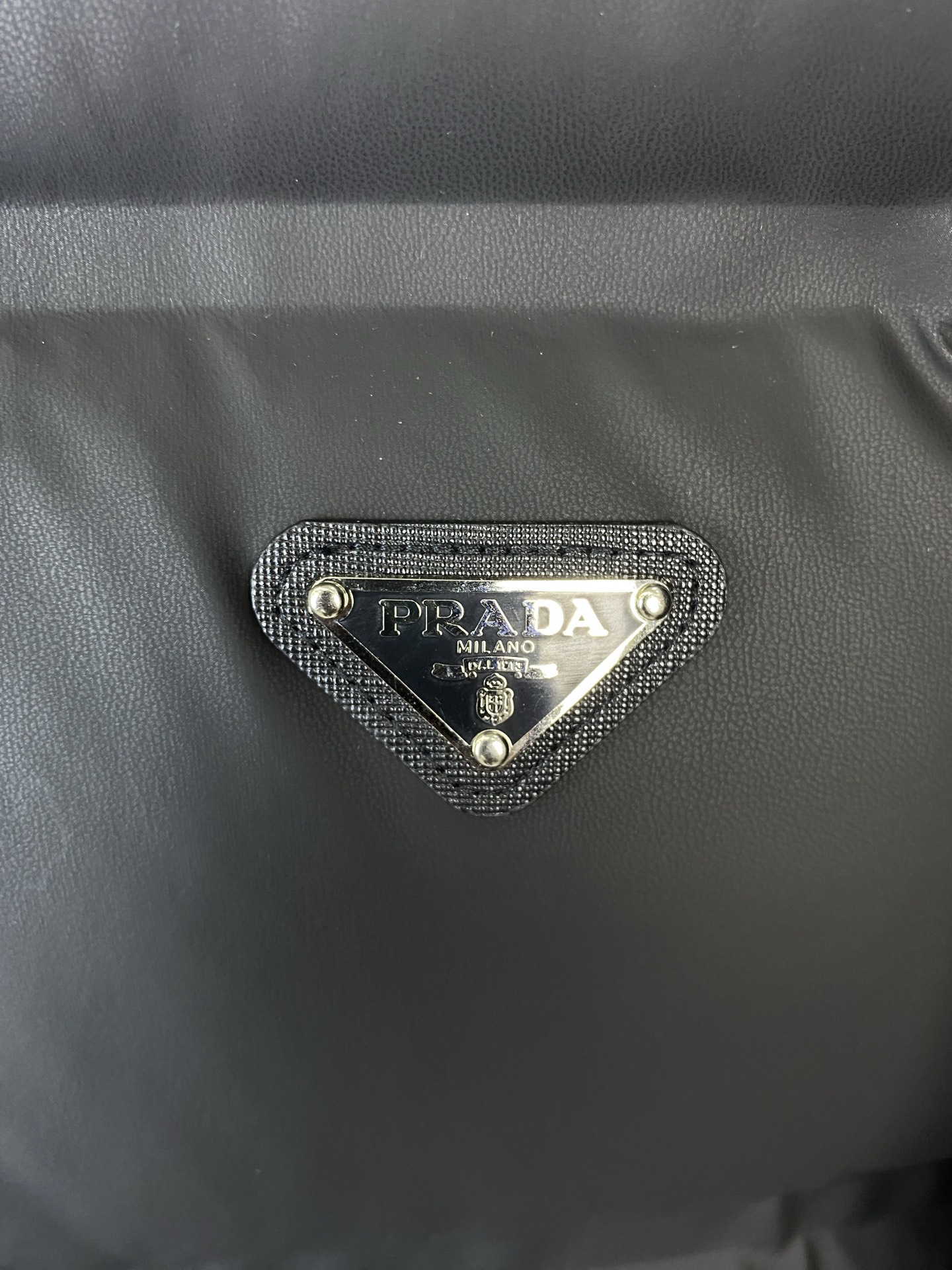 羽绒上新⬆️ PRADA 普拉达黑科技压胶羽绒外套(⚠️压胶高版本) 冬装新品，高端定制！轻熟商务最爱系