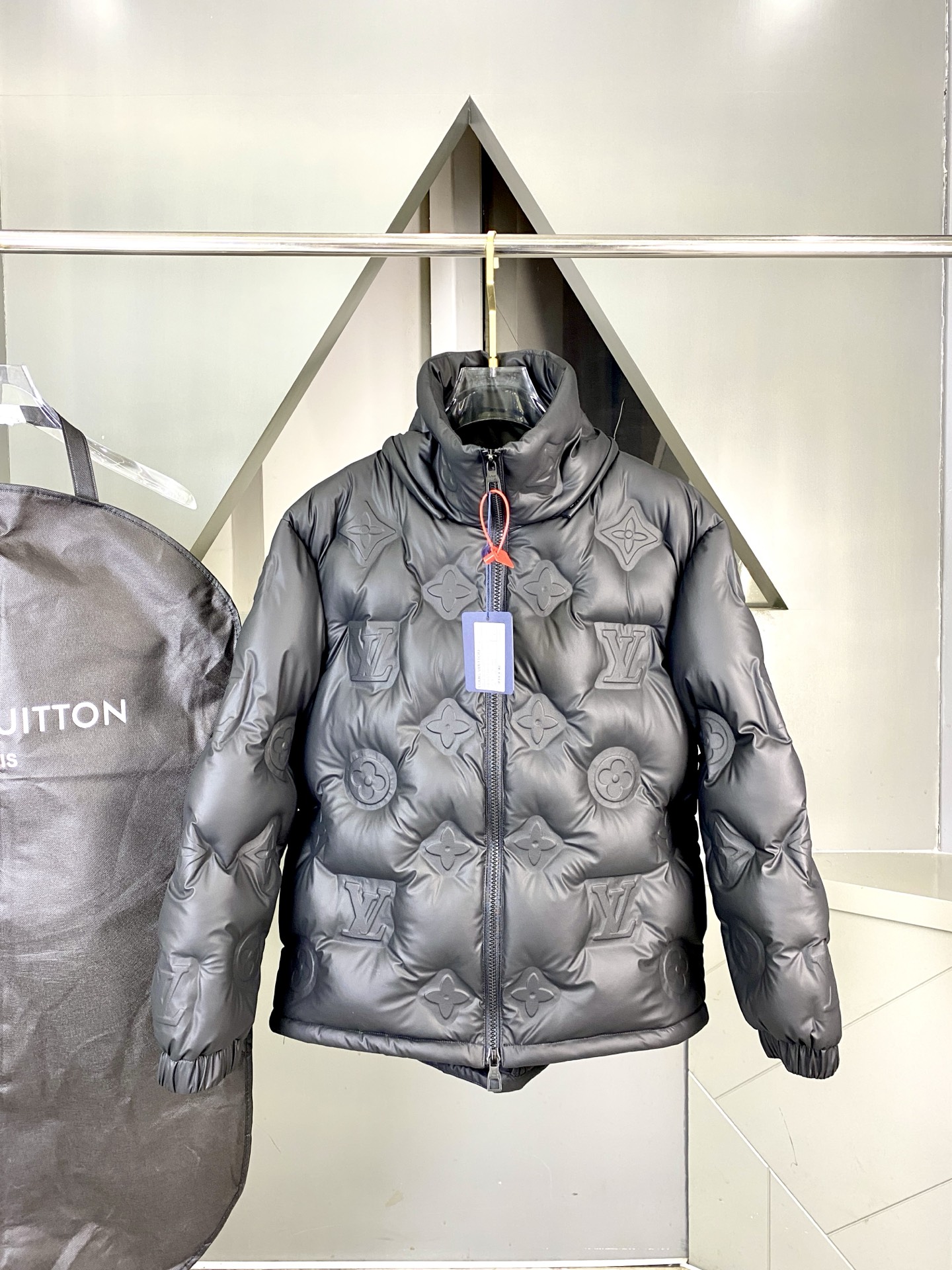 LOUIS VUITTON/路易威登 SS25官网走秀款压花老花皮质拼接立领羽绒服夹克外套 LV羽绒服品