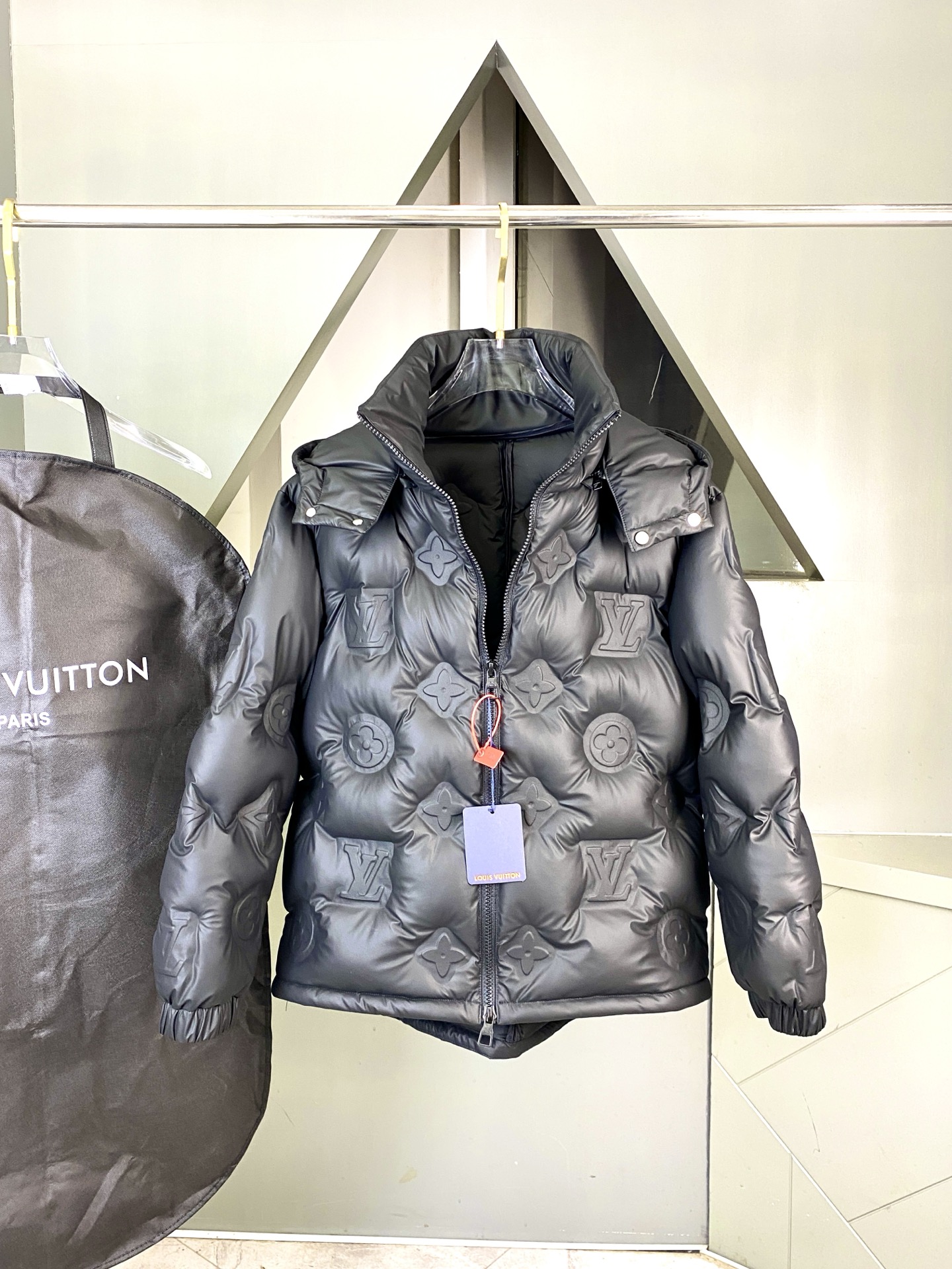 LOUIS VUITTON/路易威登 SS25官网走秀款压花老花皮质拼接立领羽绒服夹克外套 LV羽绒服品