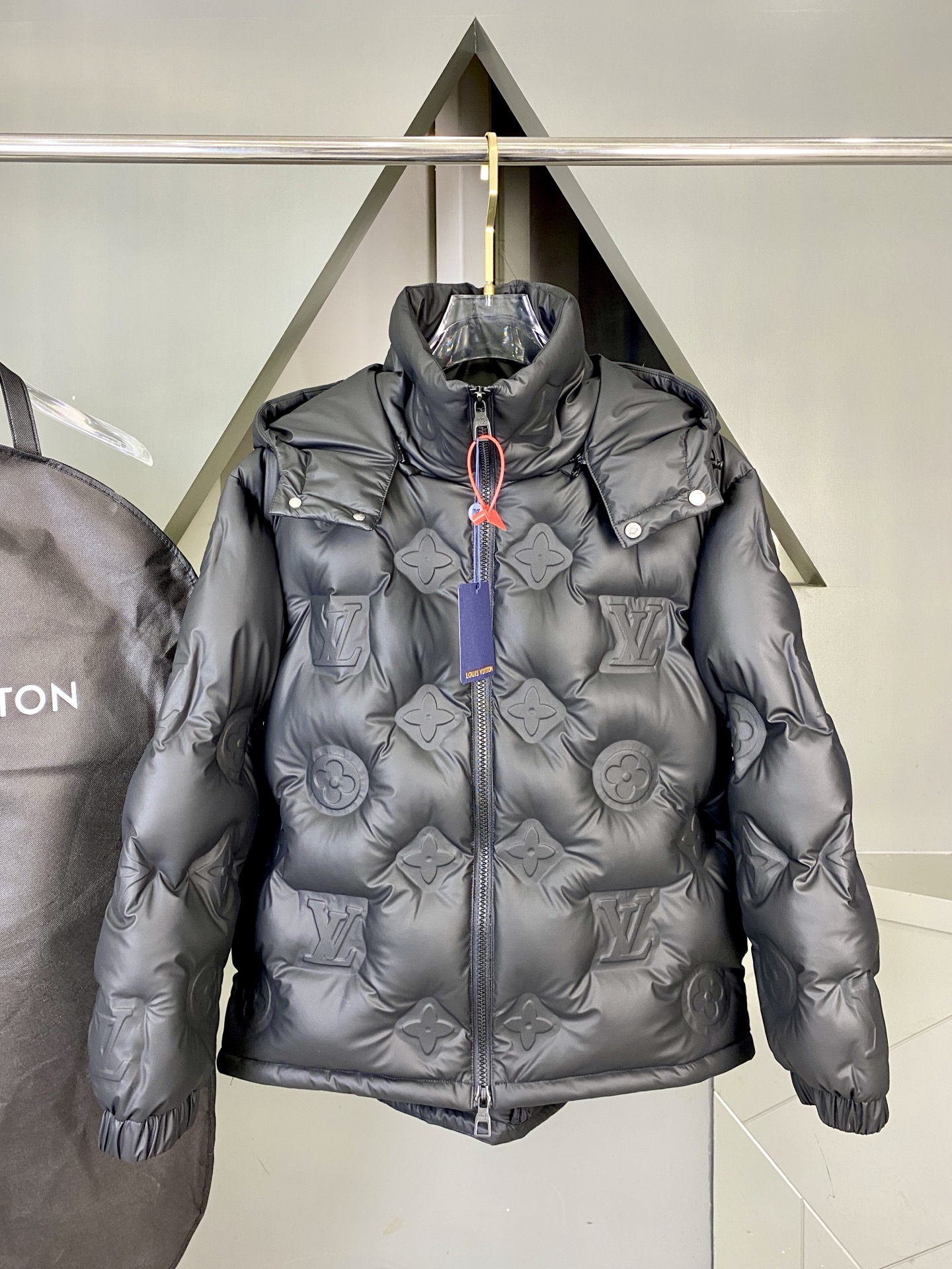 LOUIS VUITTON/路易威登 SS25官网走秀款压花老花皮质拼接立领羽绒服夹克外套 LV羽绒服品