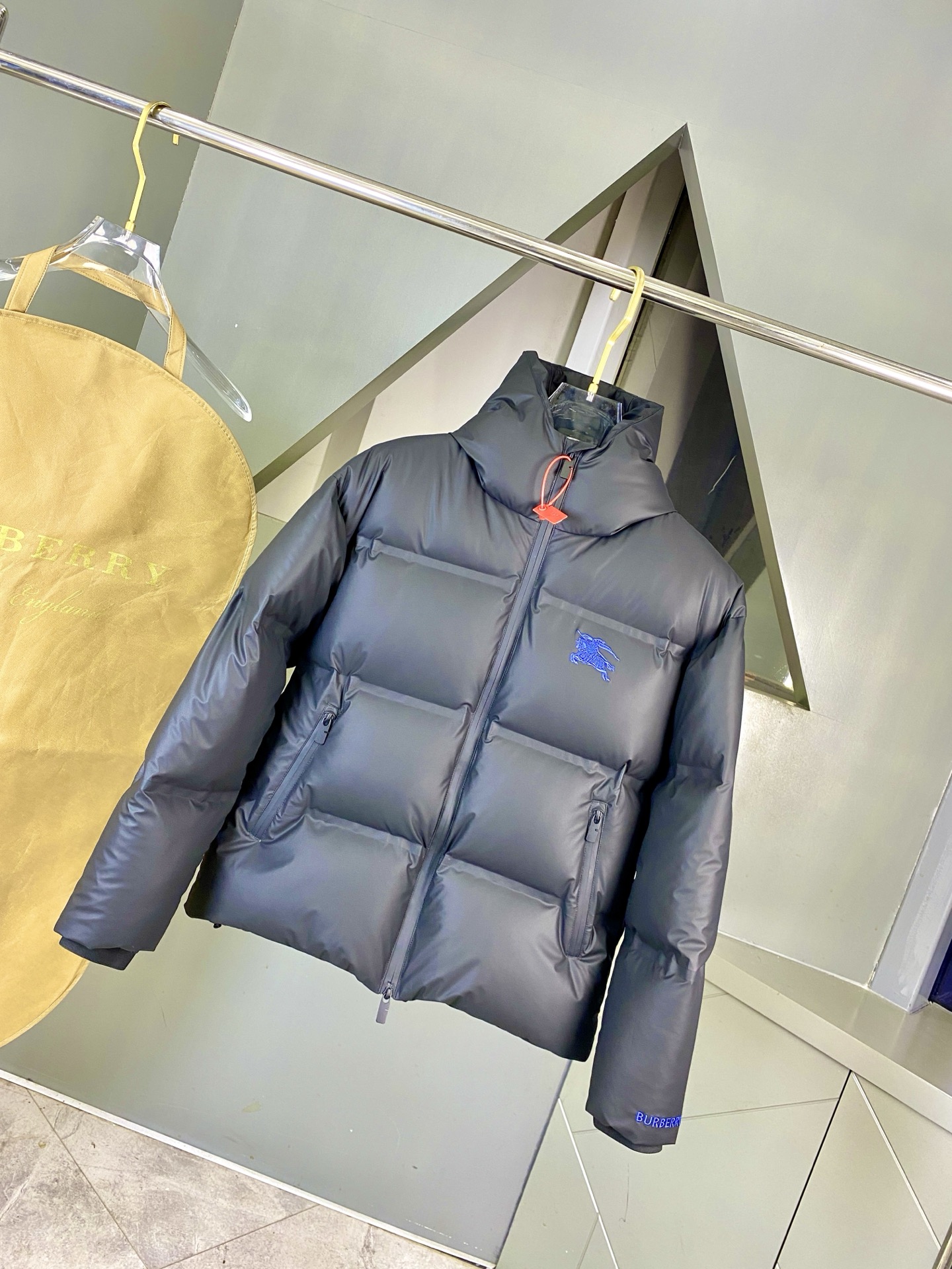 ，高版本-羽绒上新⬆️ Burberry 巴宝莉黑科技压胶羽绒外套(⚠️压胶高版本) 冬装新品，高端定制