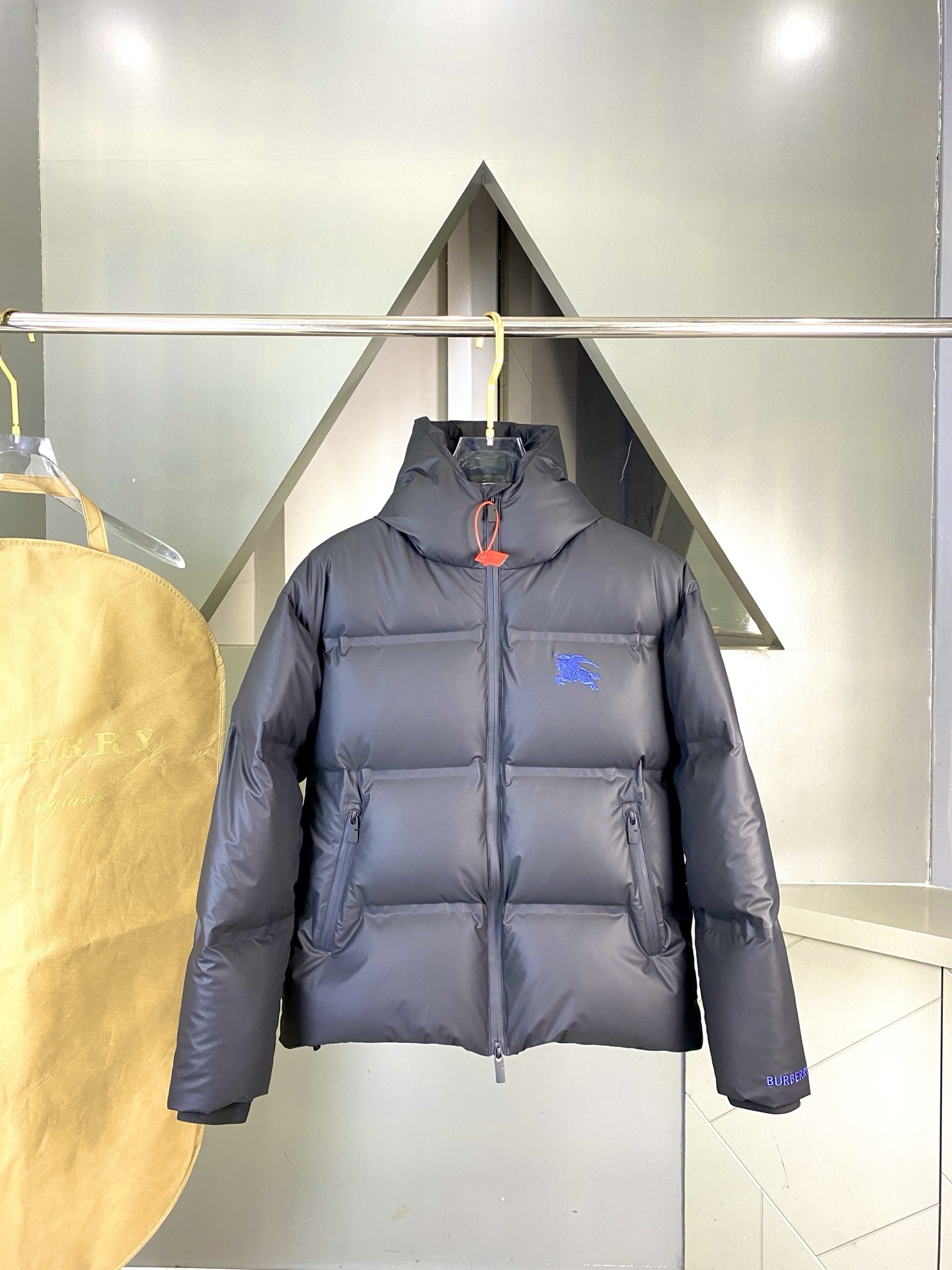 ，高版本-羽绒上新⬆️ Burberry 巴宝莉黑科技压胶羽绒外套(⚠️压胶高版本) 冬装新品，高端定制