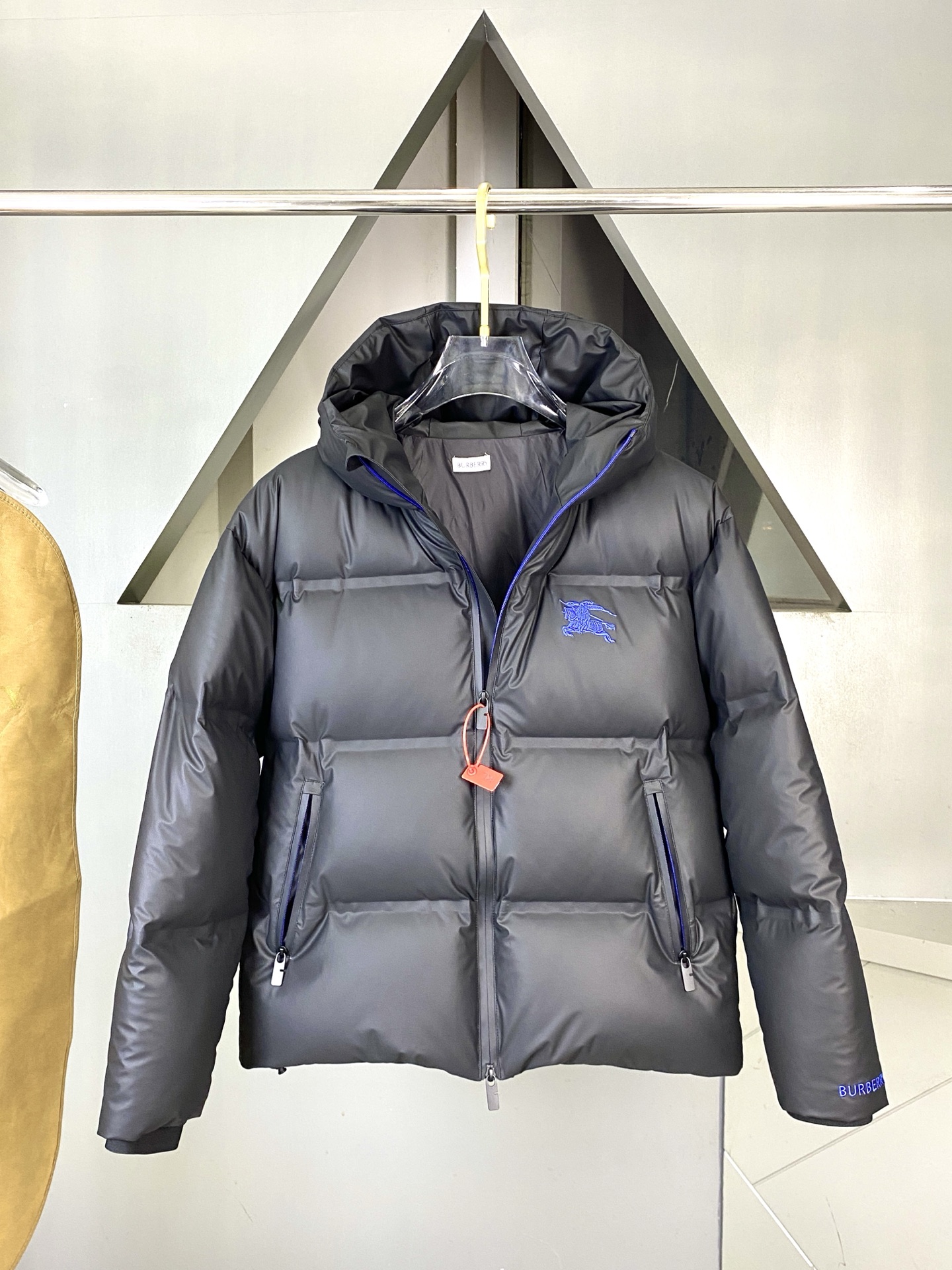 ，高版本-羽绒上新⬆️ Burberry 巴宝莉黑科技压胶羽绒外套(⚠️压胶高版本) 冬装新品，高端定制