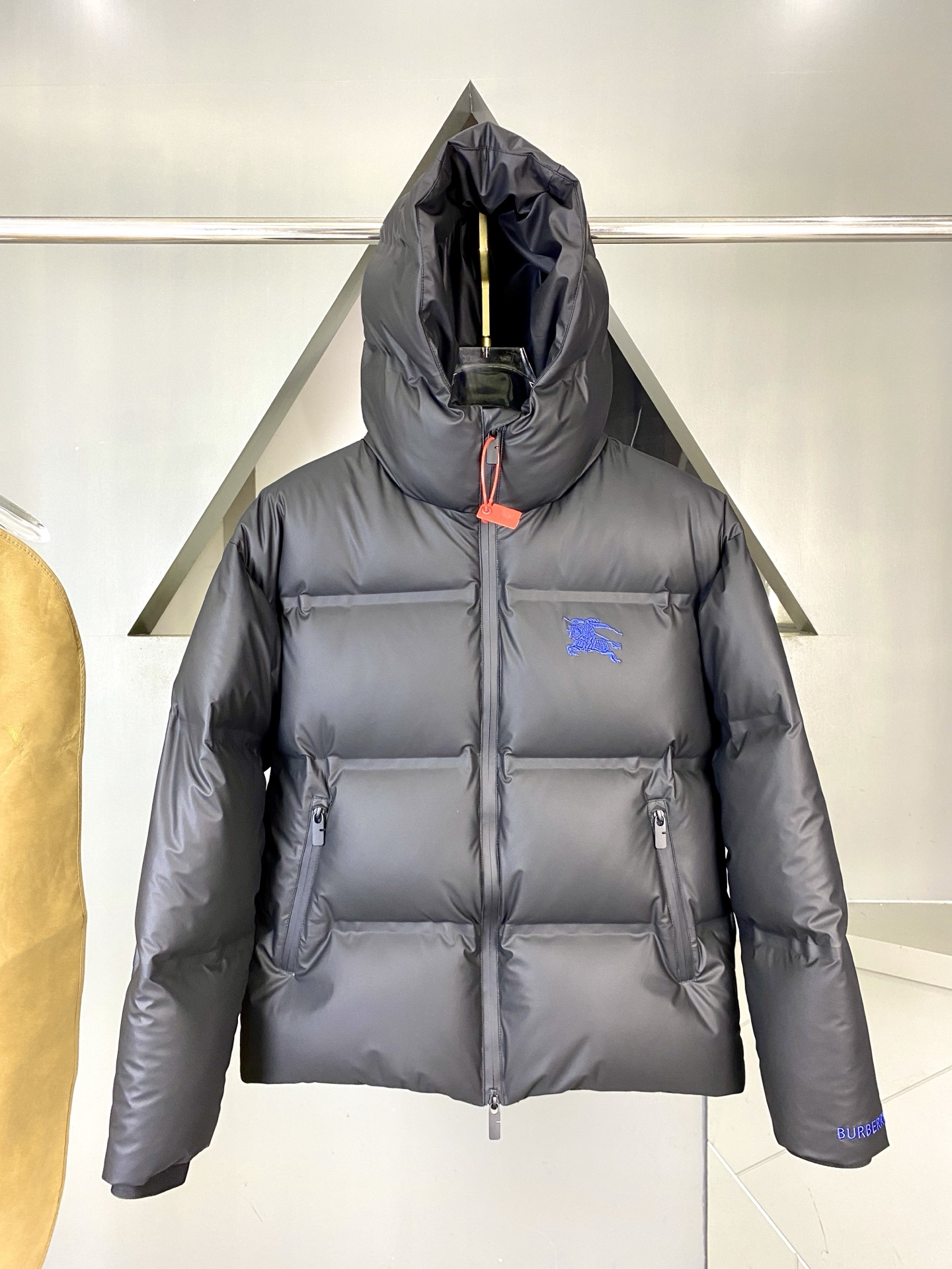 ，高版本-羽绒上新⬆️ Burberry 巴宝莉黑科技压胶羽绒外套(⚠️压胶高版本) 冬装新品，高端定制