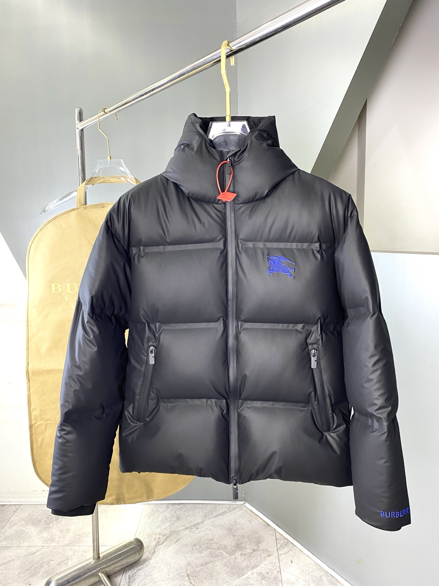 ，高版本-羽绒上新⬆️ Burberry 巴宝莉黑科技压胶羽绒外套(⚠️压胶高版本) 冬装新品，高端定制