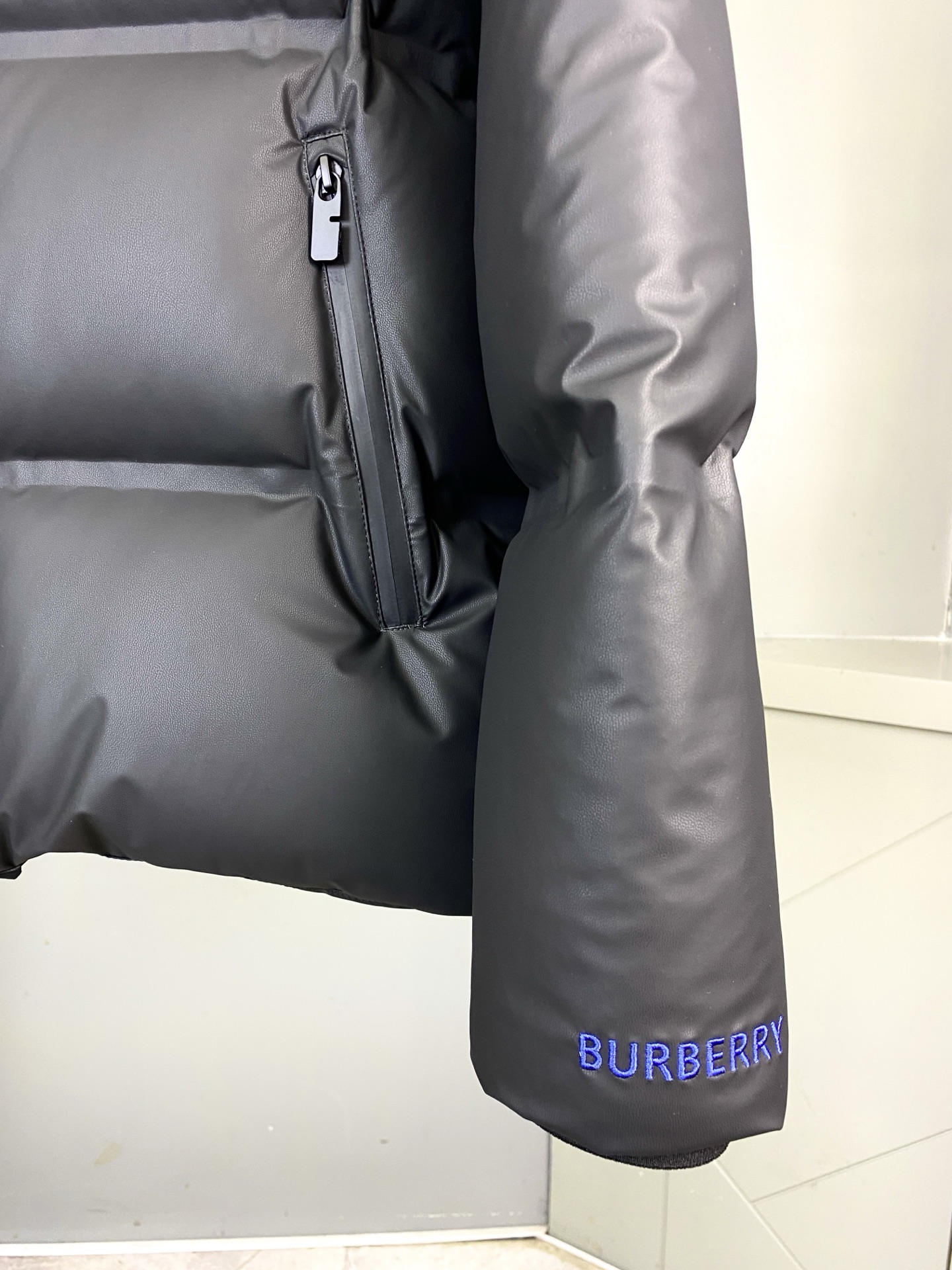 ，高版本-羽绒上新⬆️ Burberry 巴宝莉黑科技压胶羽绒外套(⚠️压胶高版本) 冬装新品，高端定制