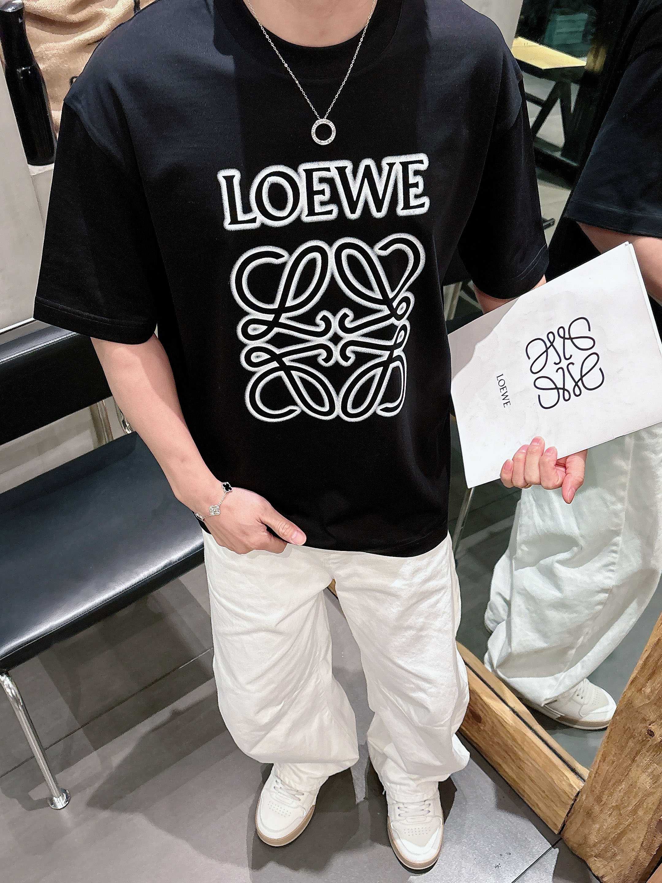 【 罗意威 2026春夏 · 高阶定制T恤】🔹 核心面料：秘鲁进口匹马棉 × 顶级丝光工艺🔹 核心体感：