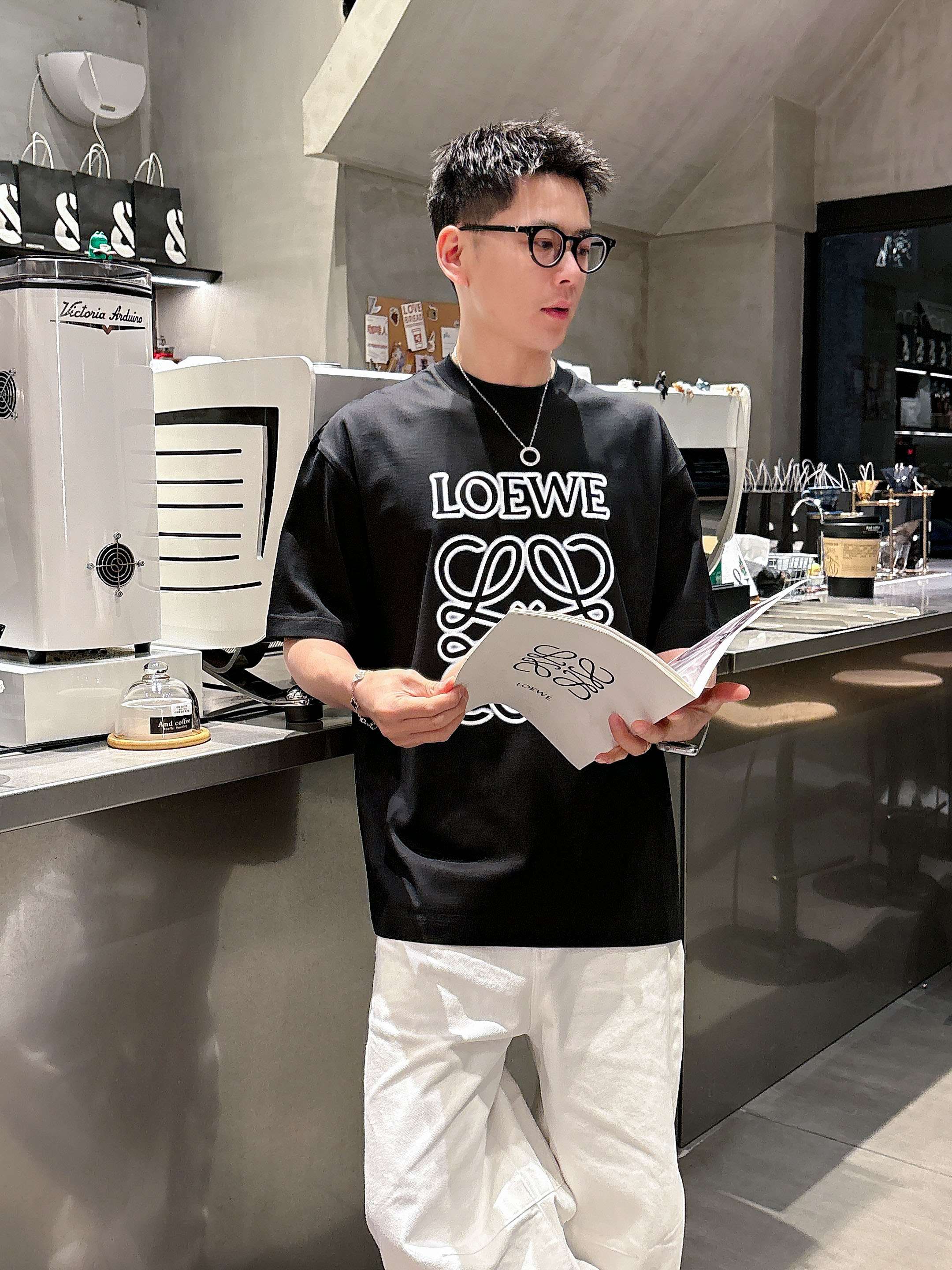 【 罗意威 2026春夏 · 高阶定制T恤】🔹 核心面料：秘鲁进口匹马棉 × 顶级丝光工艺🔹 核心体感：