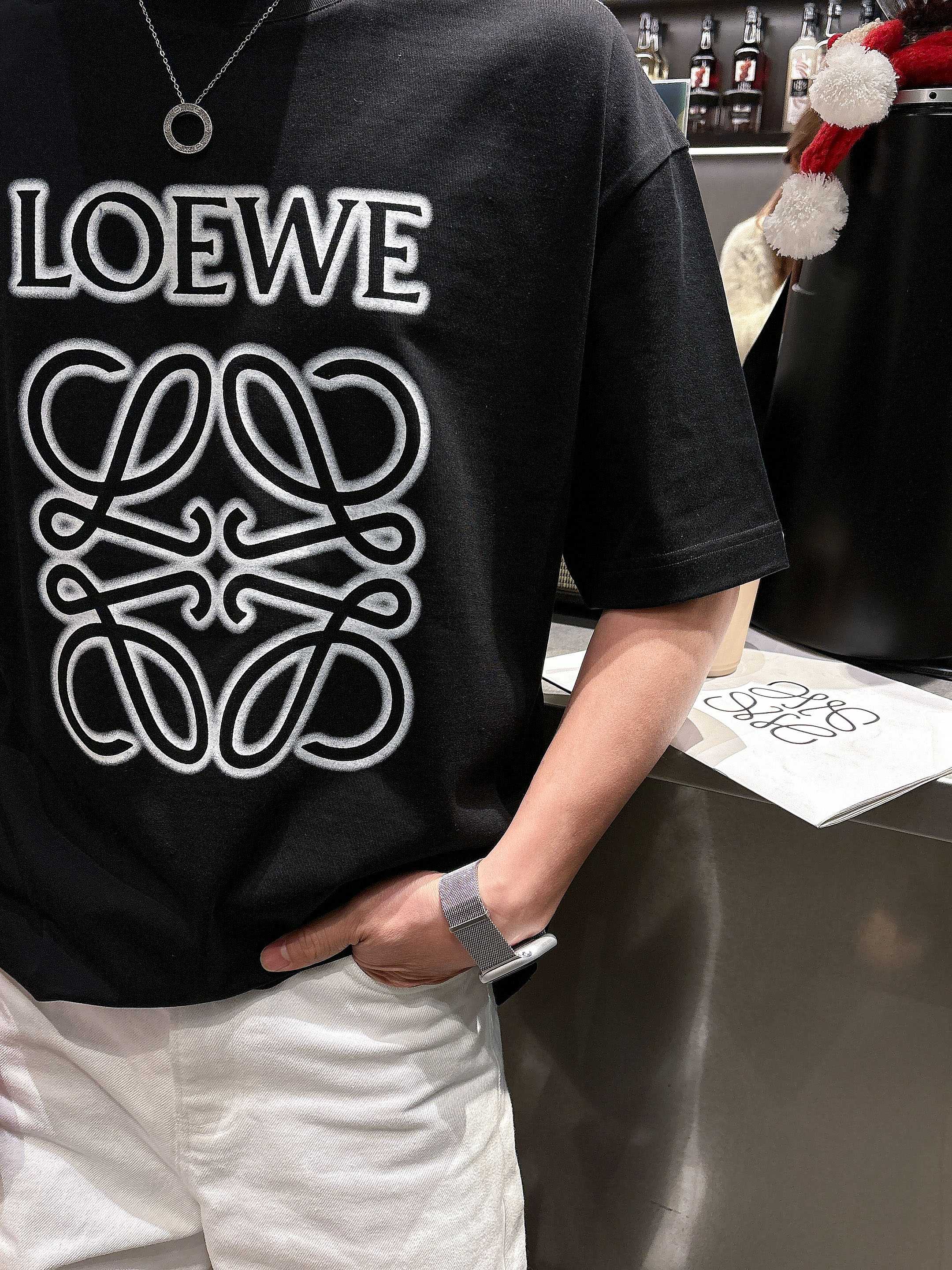 【 罗意威 2026春夏 · 高阶定制T恤】🔹 核心面料：秘鲁进口匹马棉 × 顶级丝光工艺🔹 核心体感：