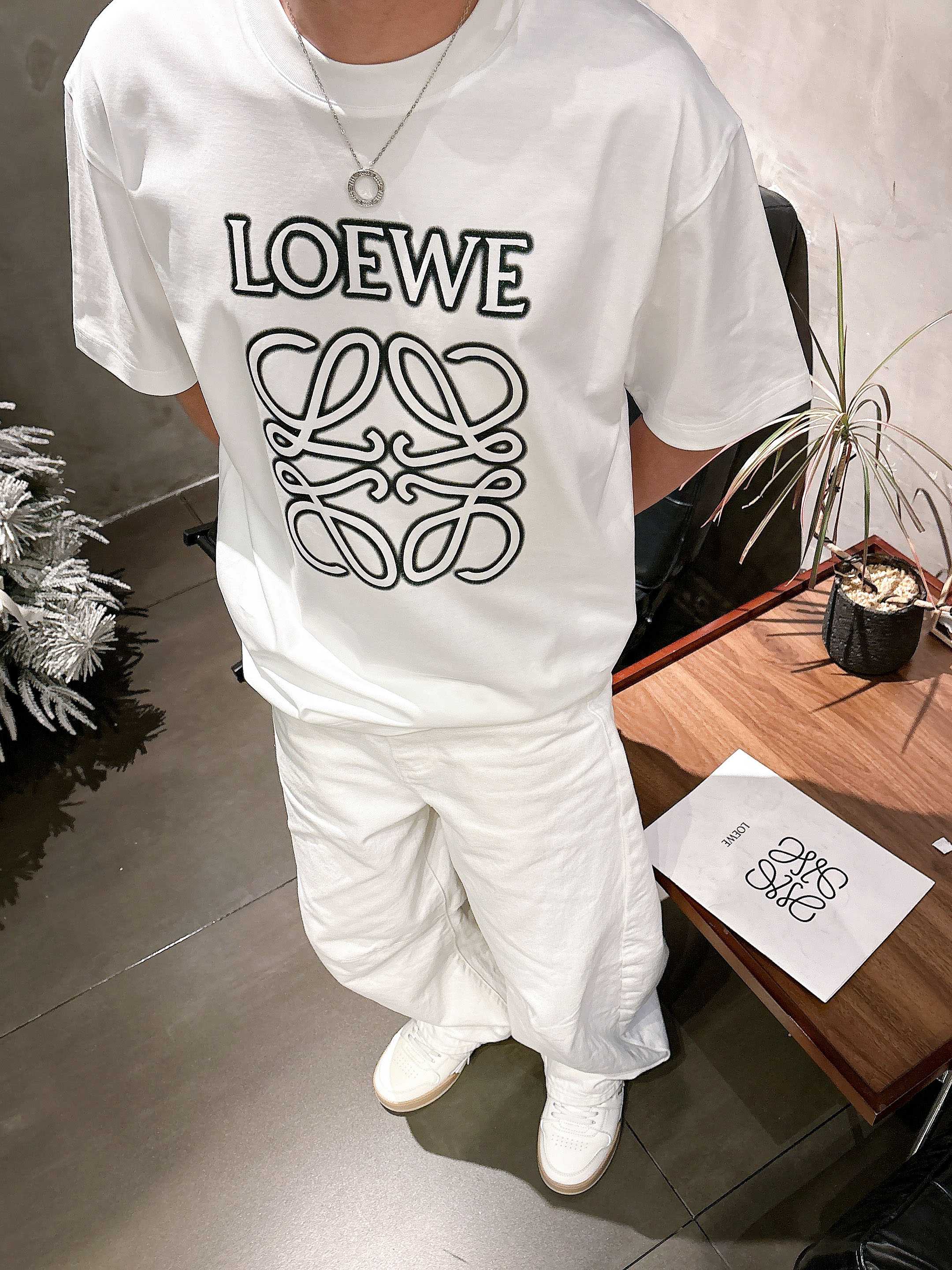 【 罗意威 2026春夏 · 高阶定制T恤】🔹 核心面料：秘鲁进口匹马棉 × 顶级丝光工艺🔹 核心体感：