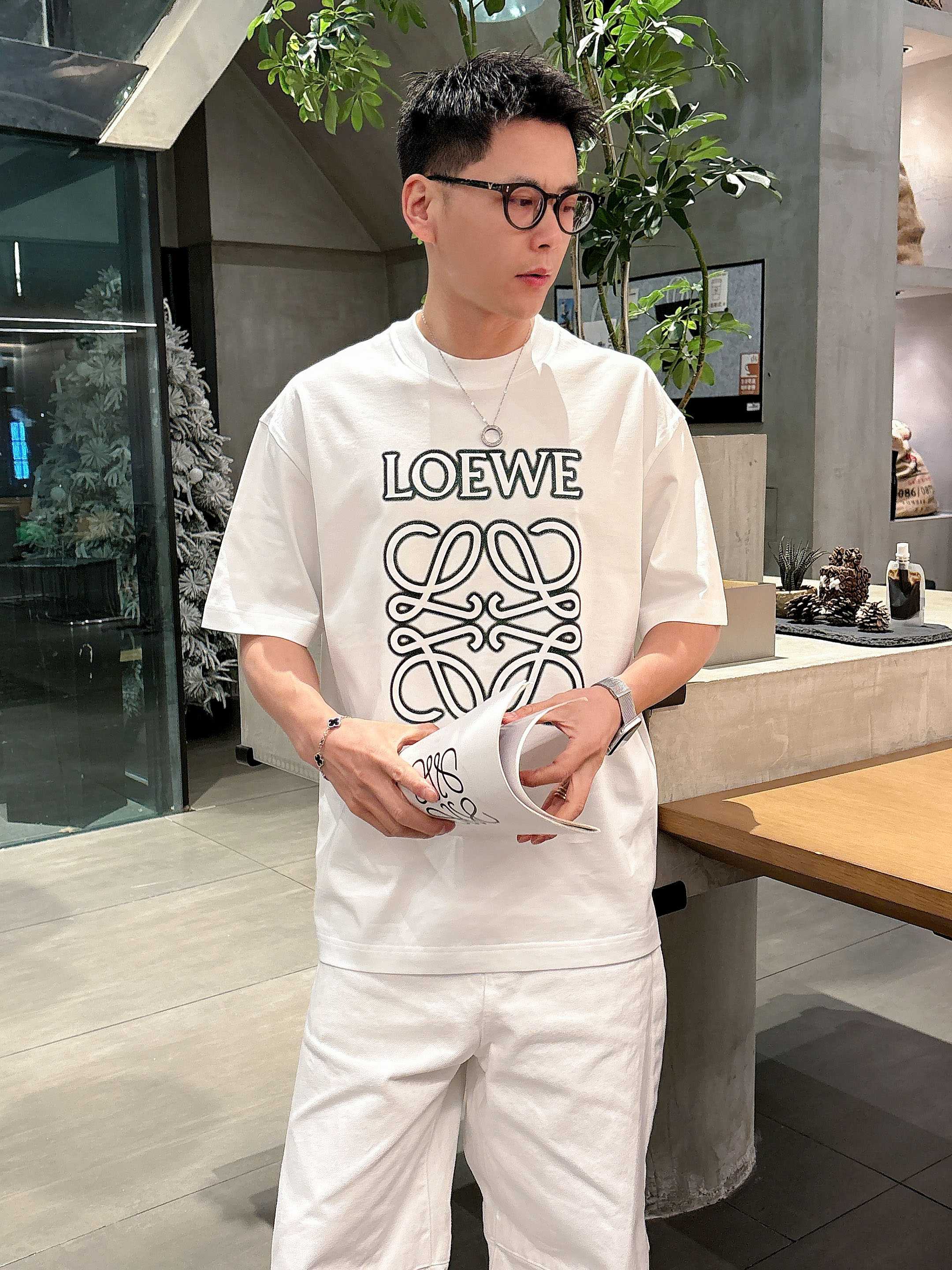 【 罗意威 2026春夏 · 高阶定制T恤】🔹 核心面料：秘鲁进口匹马棉 × 顶级丝光工艺🔹 核心体感：