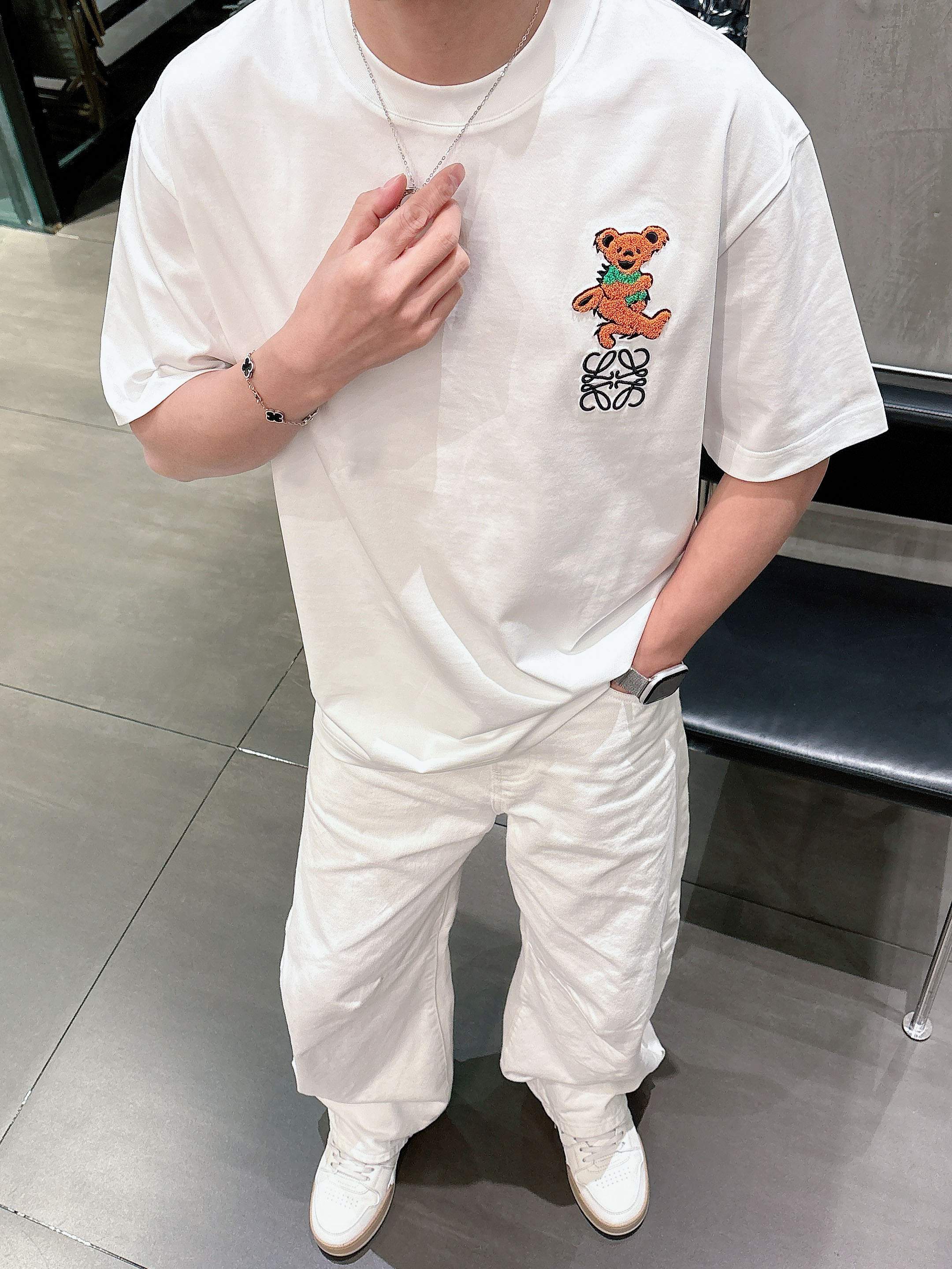 【 罗意威 2026春夏 · 高阶定制T恤】🔹 核心面料：秘鲁进口匹马棉 × 顶级丝光工艺🔹 核心体感：