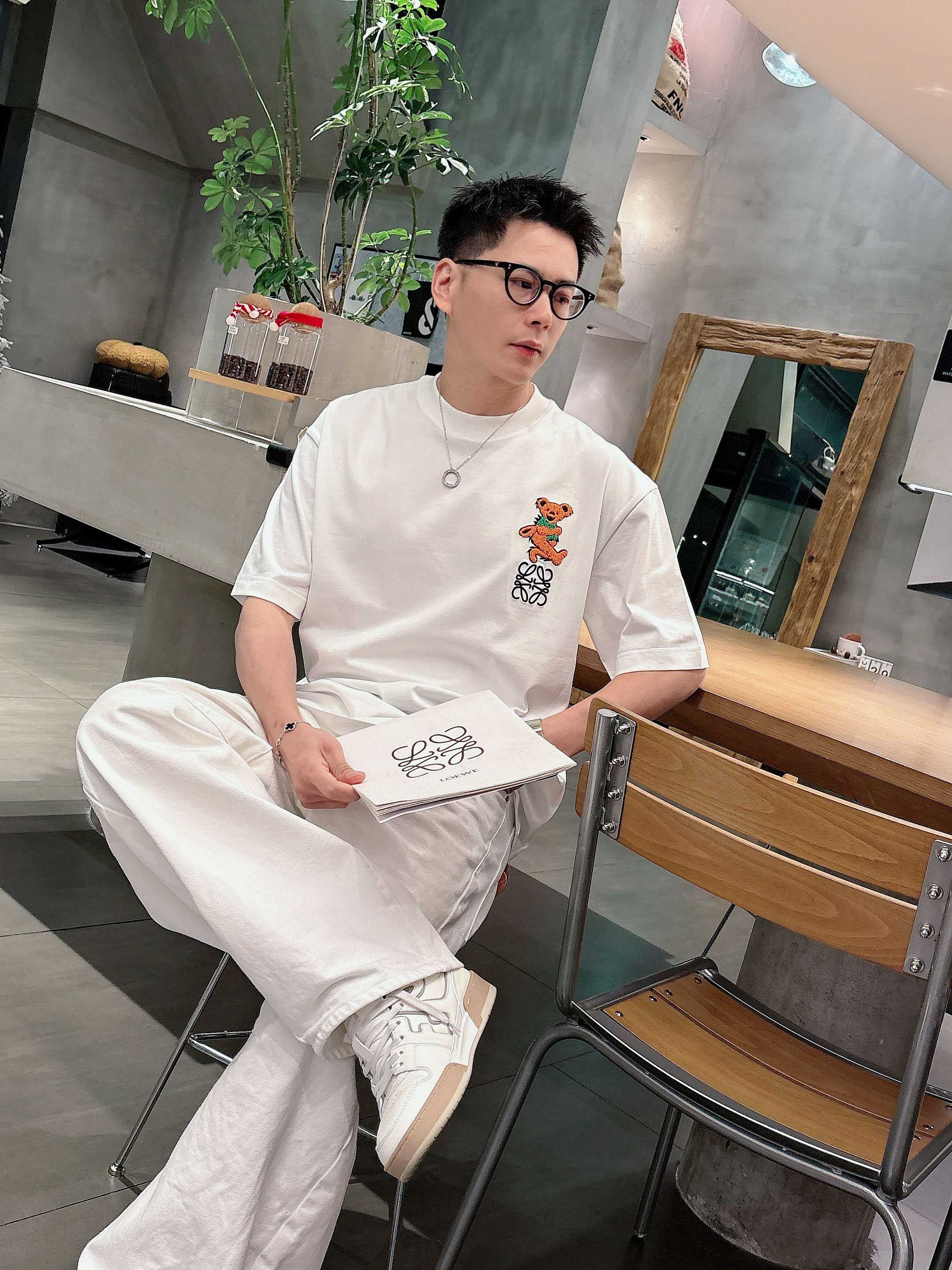 【 罗意威 2026春夏 · 高阶定制T恤】🔹 核心面料：秘鲁进口匹马棉 × 顶级丝光工艺🔹 核心体感：