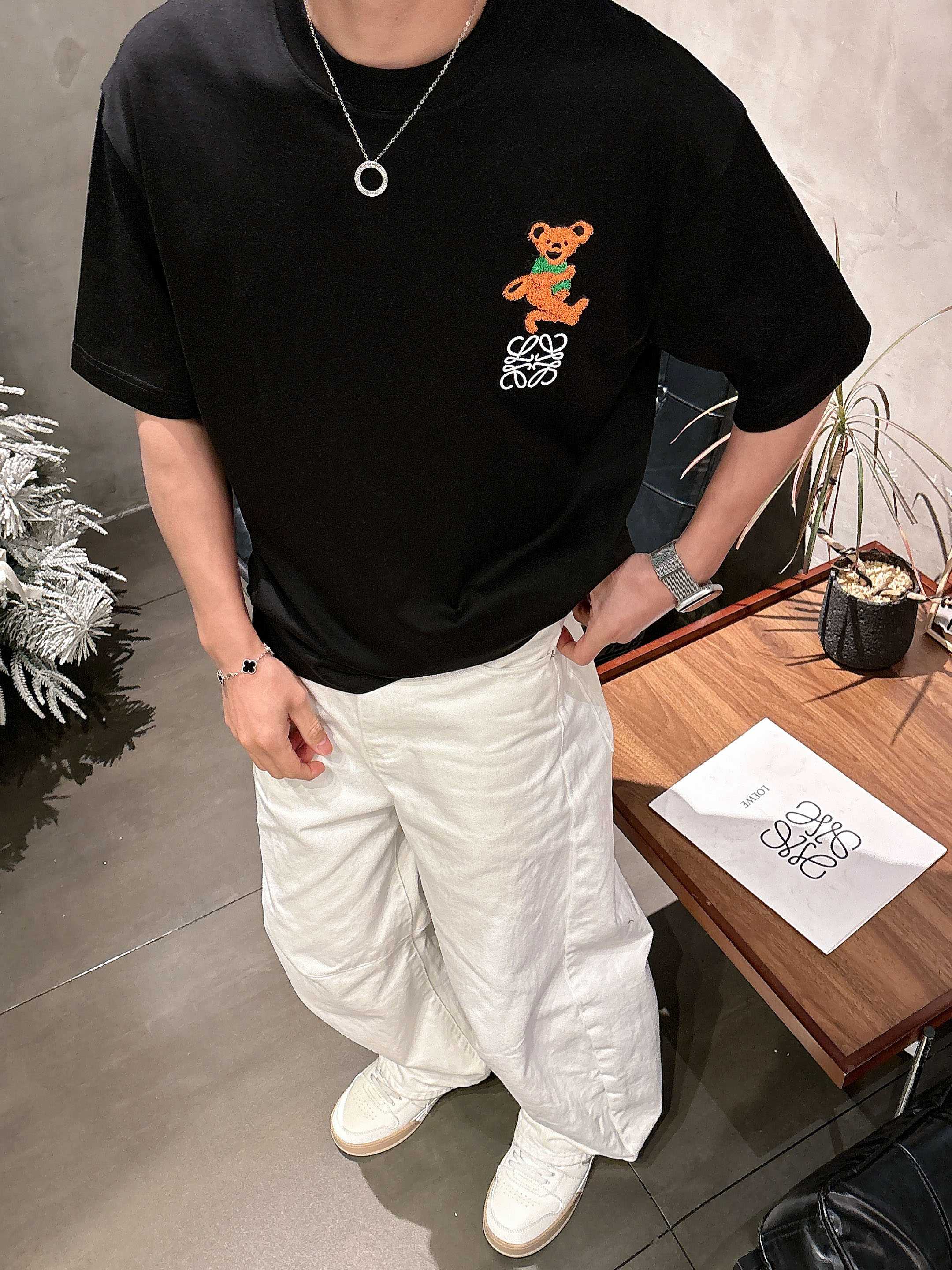 【 罗意威 2026春夏 · 高阶定制T恤】🔹 核心面料：秘鲁进口匹马棉 × 顶级丝光工艺🔹 核心体感：