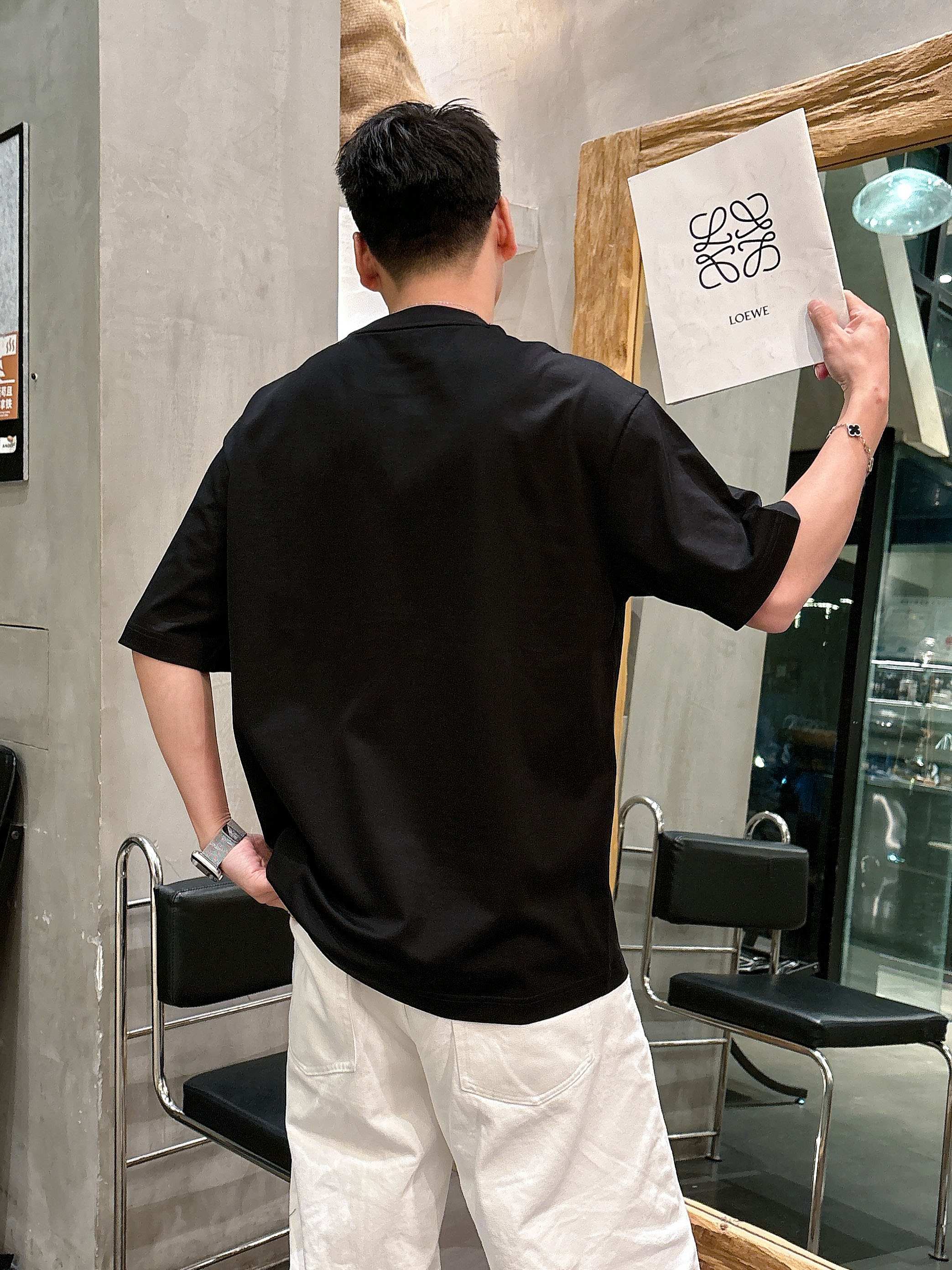 【 罗意威 2026春夏 · 高阶定制T恤】🔹 核心面料：秘鲁进口匹马棉 × 顶级丝光工艺🔹 核心体感：