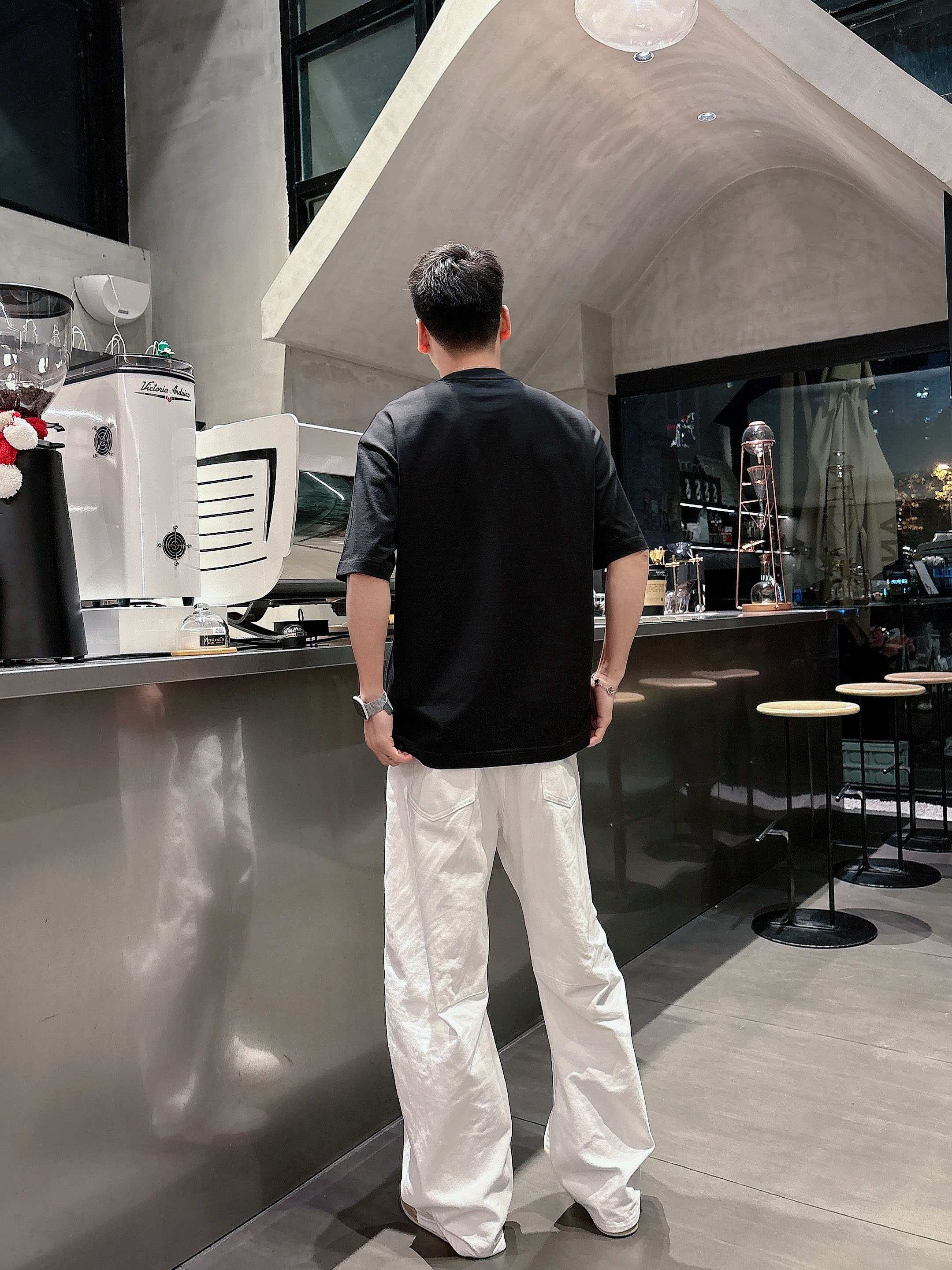 【 罗意威 2026春夏 · 高阶定制T恤】🔹 核心面料：秘鲁进口匹马棉 × 顶级丝光工艺🔹 核心体感：