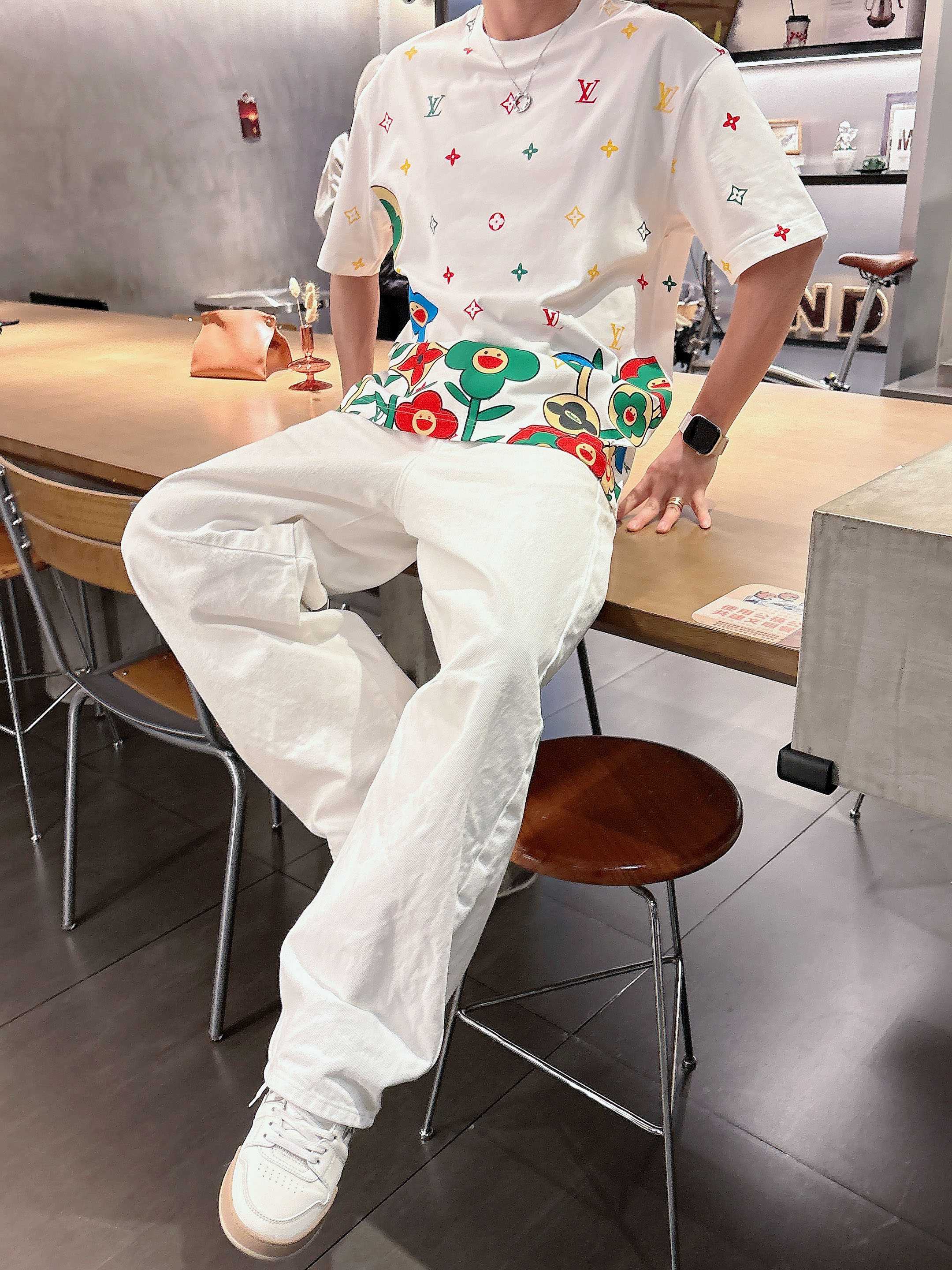 【 LV 2026春夏 · 高阶定制T恤】🔹 核心面料：秘鲁进口匹马棉 × 顶级丝光工艺🔹 核心体感：蚕