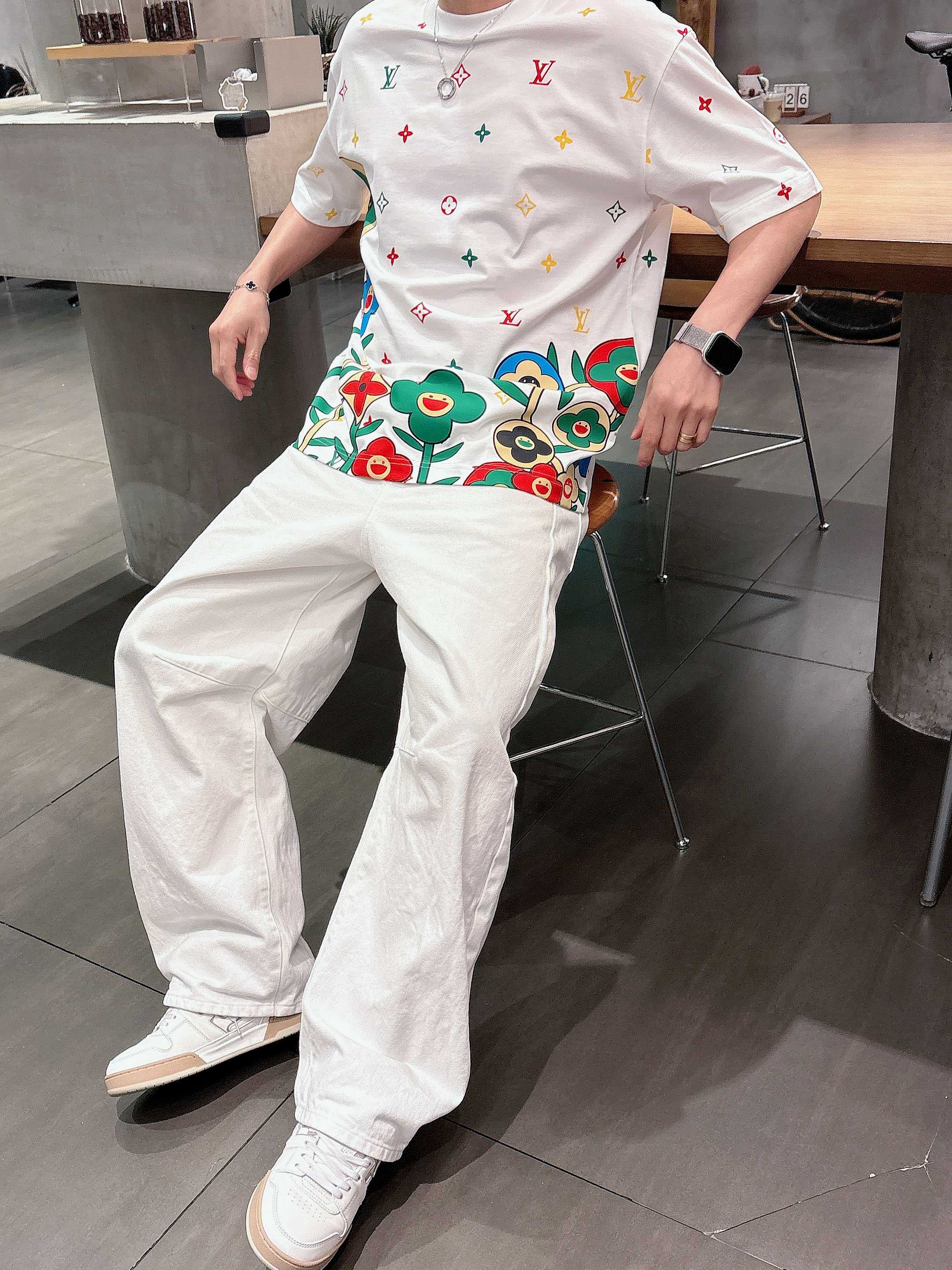 【 LV 2026春夏 · 高阶定制T恤】🔹 核心面料：秘鲁进口匹马棉 × 顶级丝光工艺🔹 核心体感：蚕