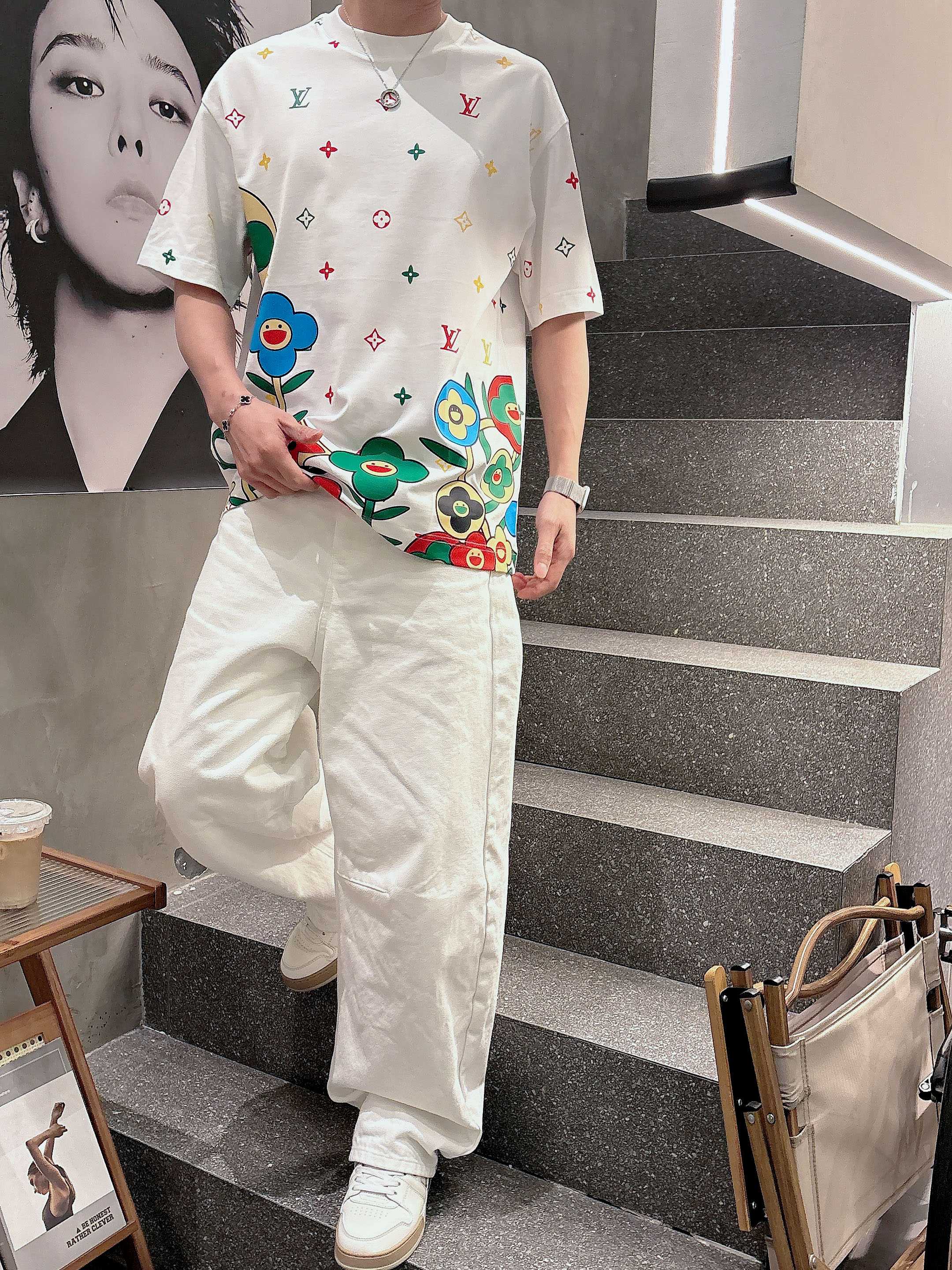 【 LV 2026春夏 · 高阶定制T恤】🔹 核心面料：秘鲁进口匹马棉 × 顶级丝光工艺🔹 核心体感：蚕