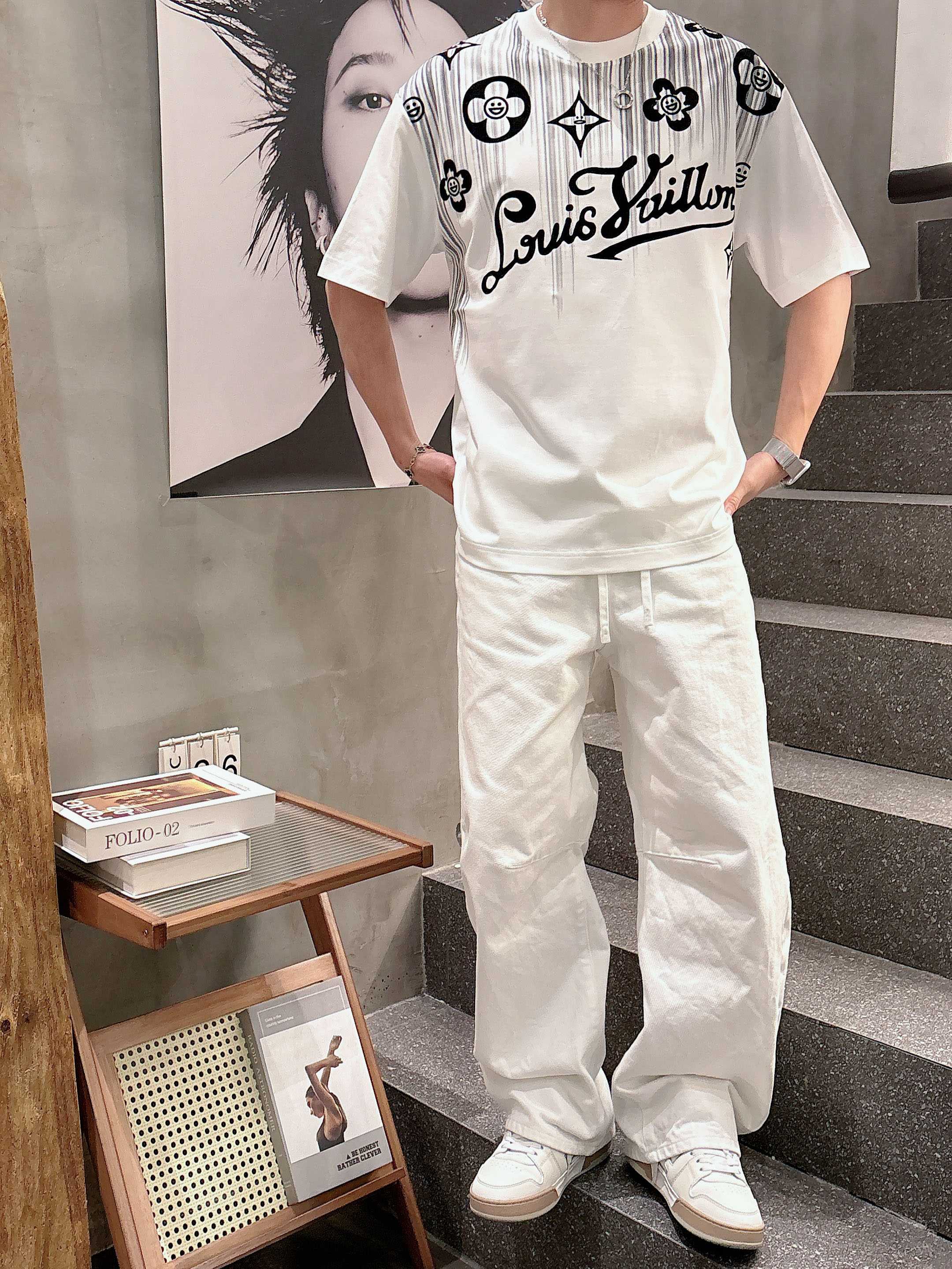 【 LV 2026春夏 · 高阶定制T恤】🔹 核心面料：秘鲁进口匹马棉 × 顶级丝光工艺🔹 核心体感：蚕