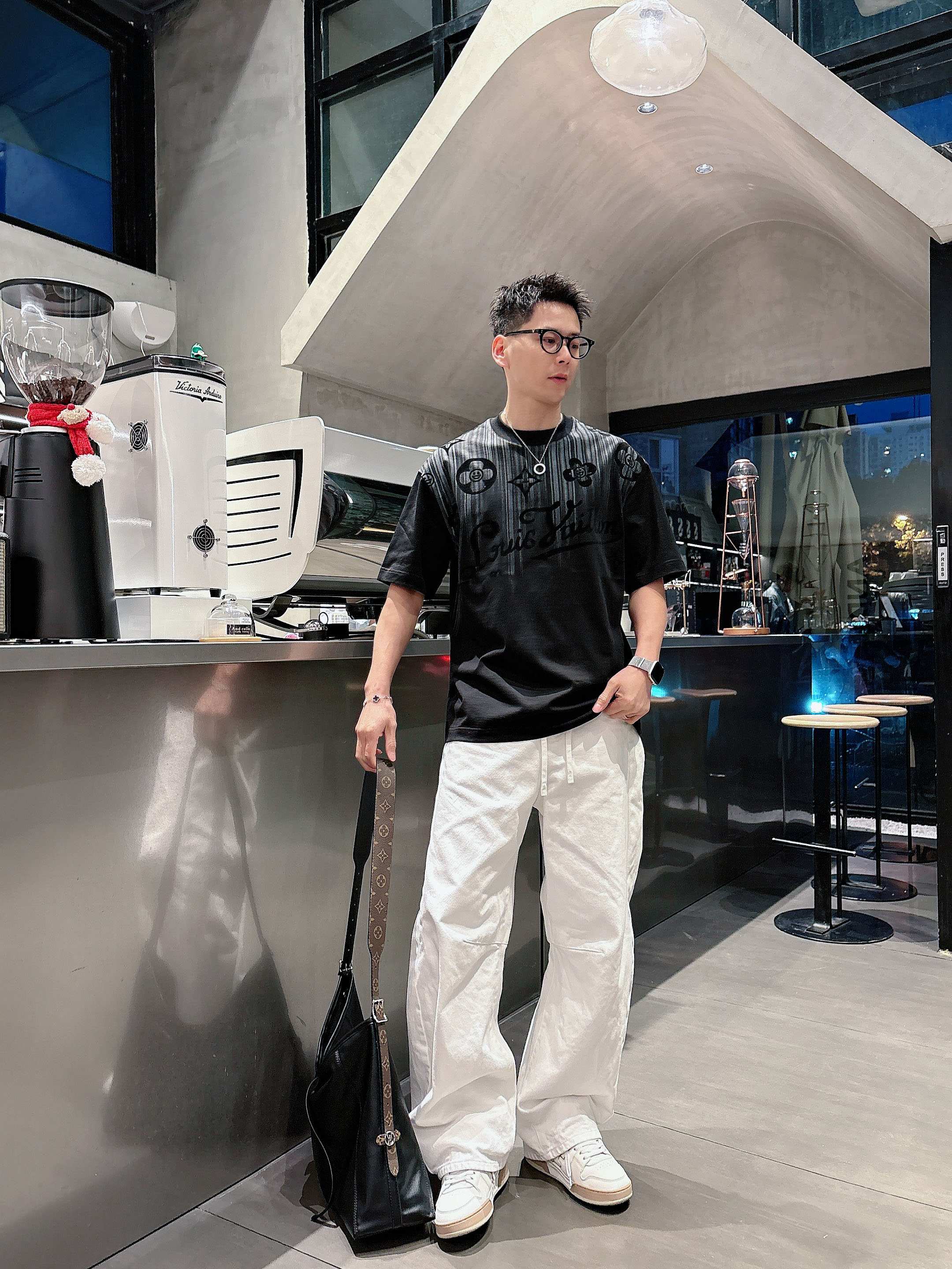 【 LV 2026春夏 · 高阶定制T恤】🔹 核心面料：秘鲁进口匹马棉 × 顶级丝光工艺🔹 核心体感：蚕