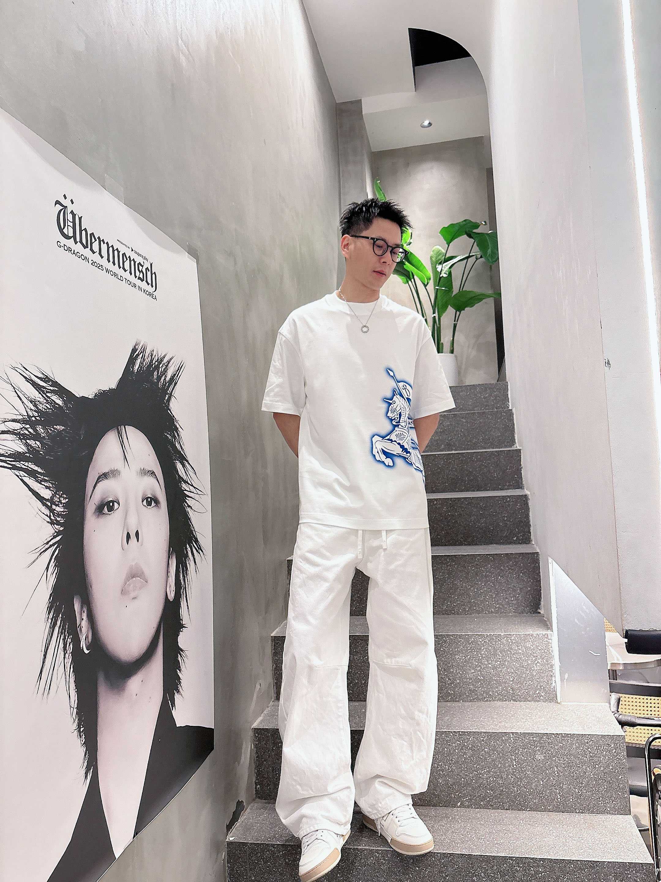 【 巴宝莉 2026春夏 · 高阶定制T恤】🔹 核心面料：秘鲁进口匹马棉 × 顶级丝光工艺🔹 核心体感：