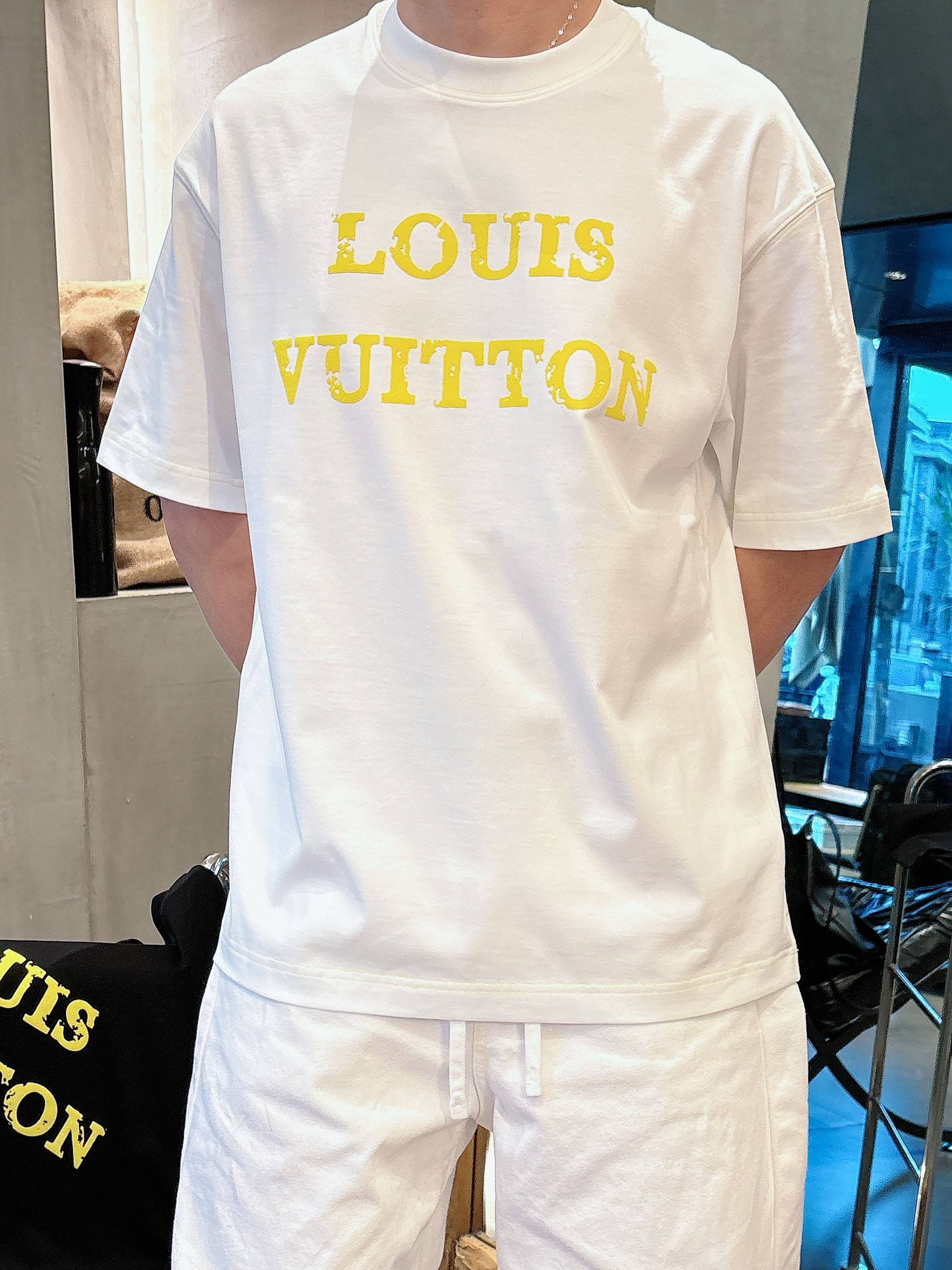 【 LV 2026春夏 · 高阶定制T恤】🔹 核心面料：秘鲁进口匹马棉 × 顶级丝光工艺🔹 核心体感：蚕