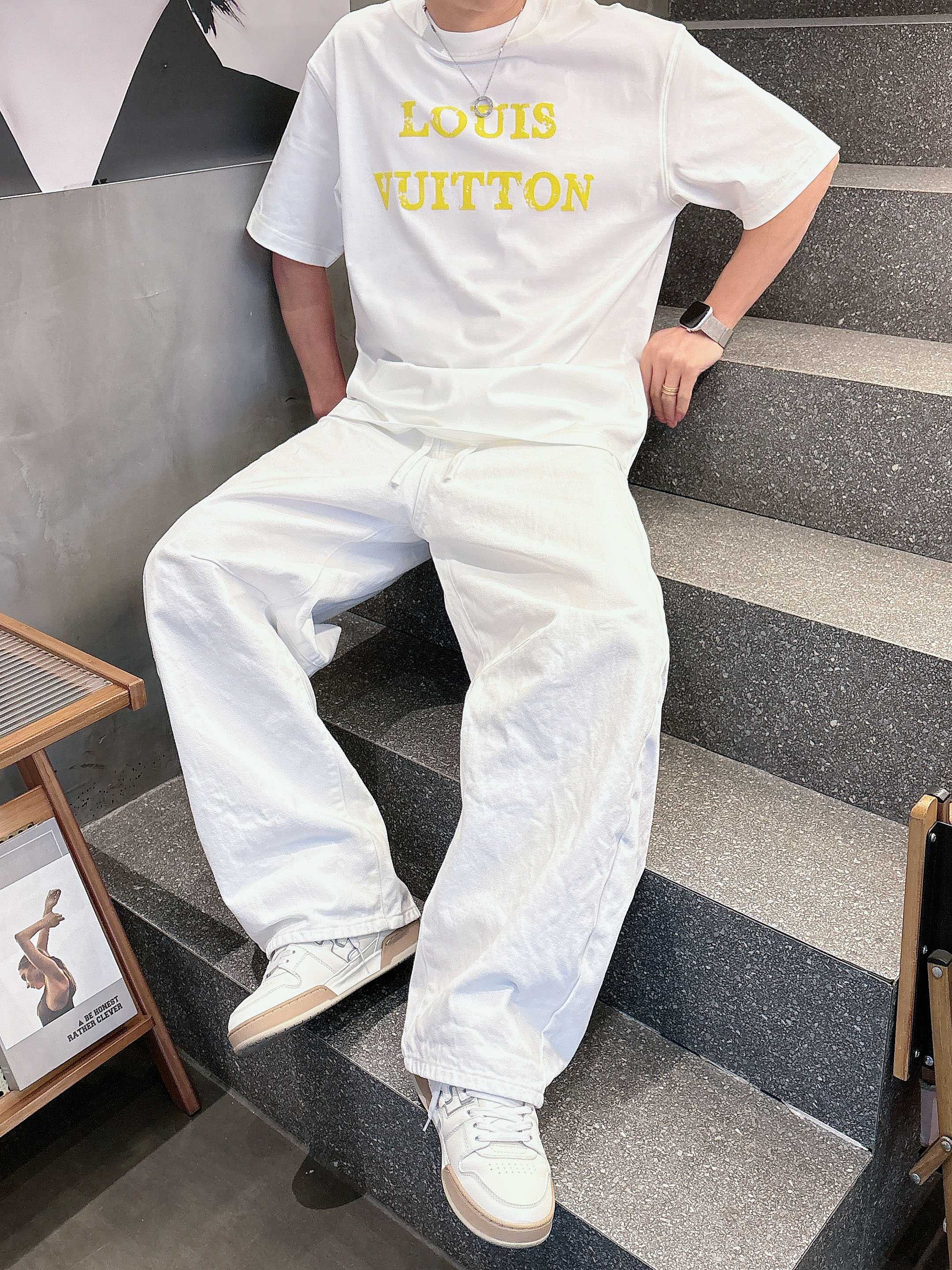 【 LV 2026春夏 · 高阶定制T恤】🔹 核心面料：秘鲁进口匹马棉 × 顶级丝光工艺🔹 核心体感：蚕