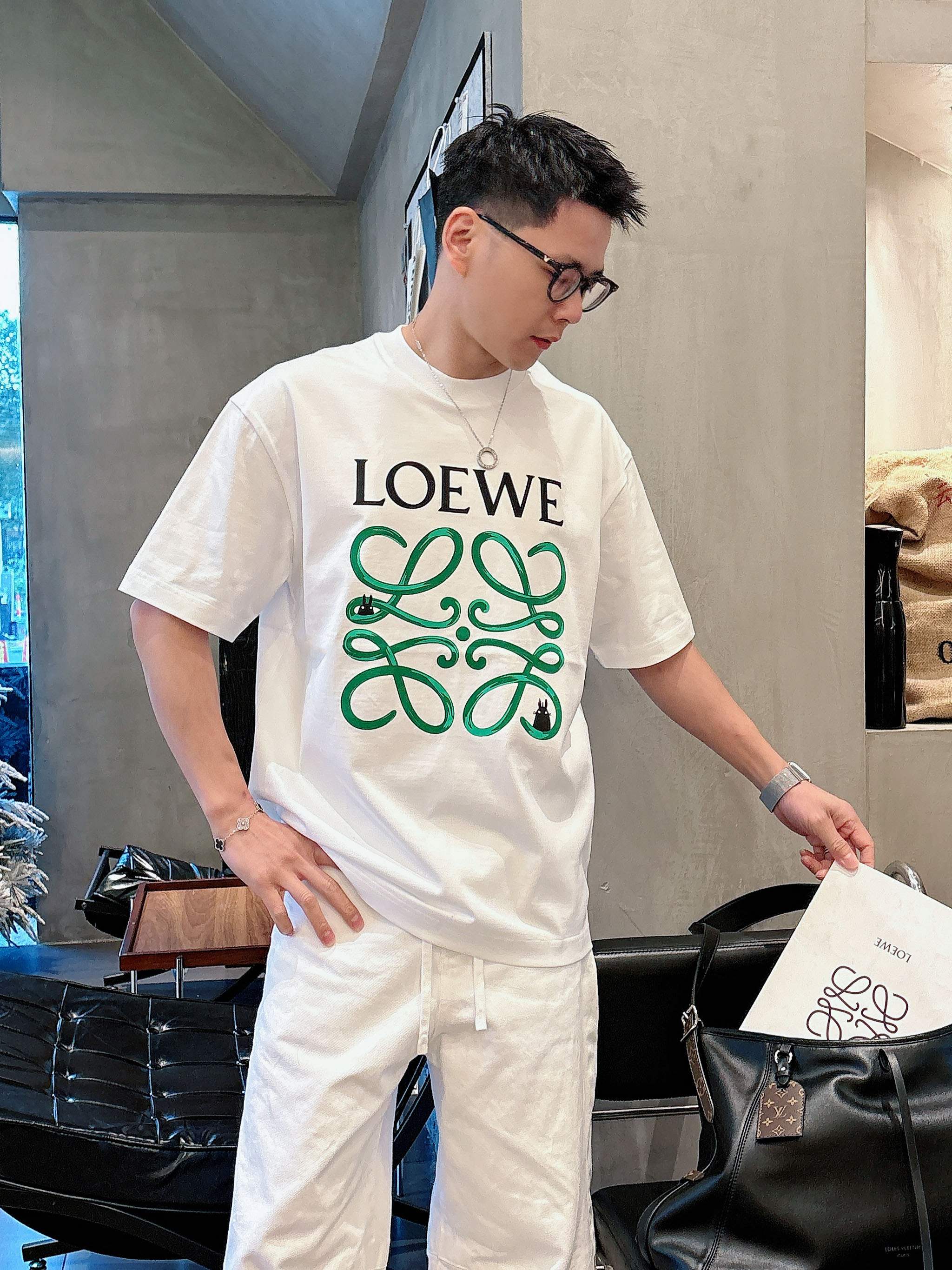 【 罗意威 2026春夏 · 高阶定制T恤】🔹 核心面料：秘鲁进口匹马棉 × 顶级丝光工艺🔹 核心体感：