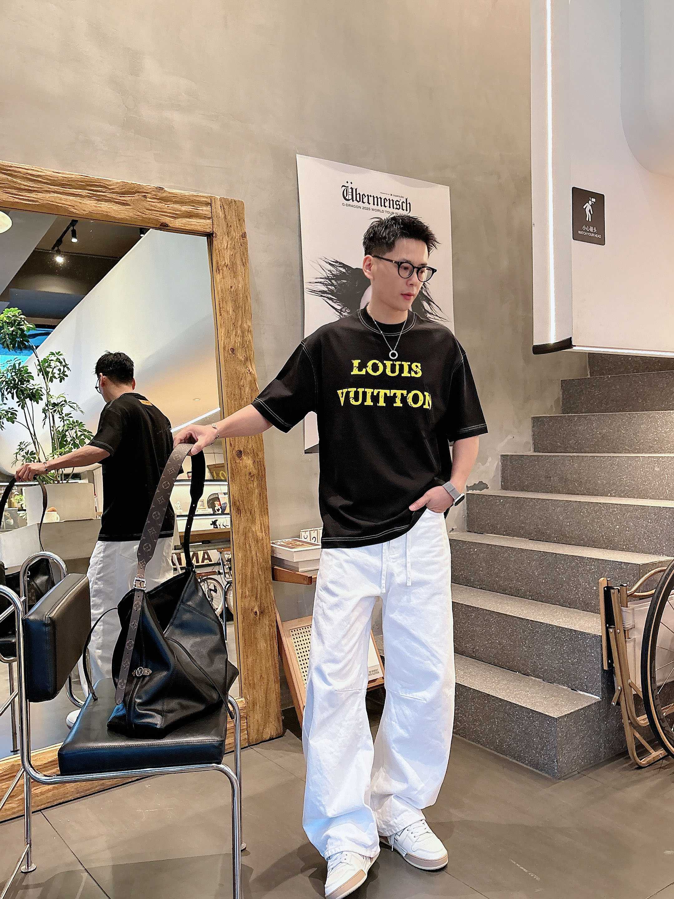 【 LV 2026春夏 · 高阶定制T恤】🔹 核心面料：秘鲁进口匹马棉 × 顶级丝光工艺🔹 核心体感：蚕
