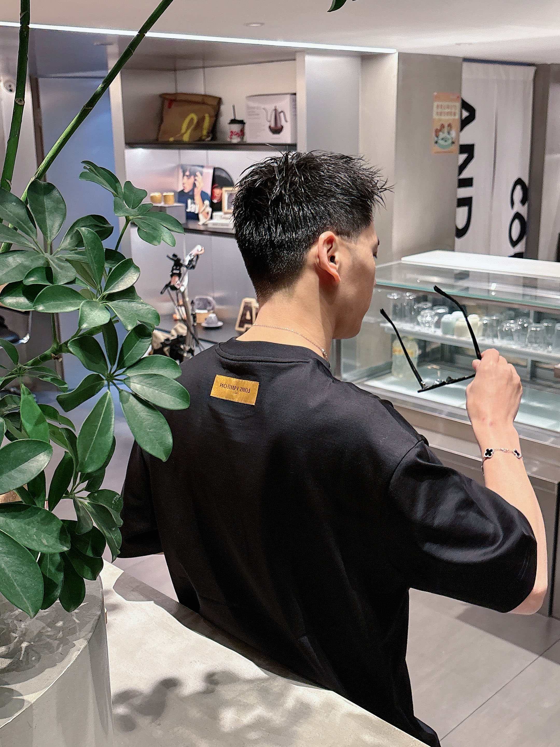 【 LV 2026春夏 · 高阶定制T恤】🔹 核心面料：秘鲁进口匹马棉 × 顶级丝光工艺🔹 核心体感：蚕