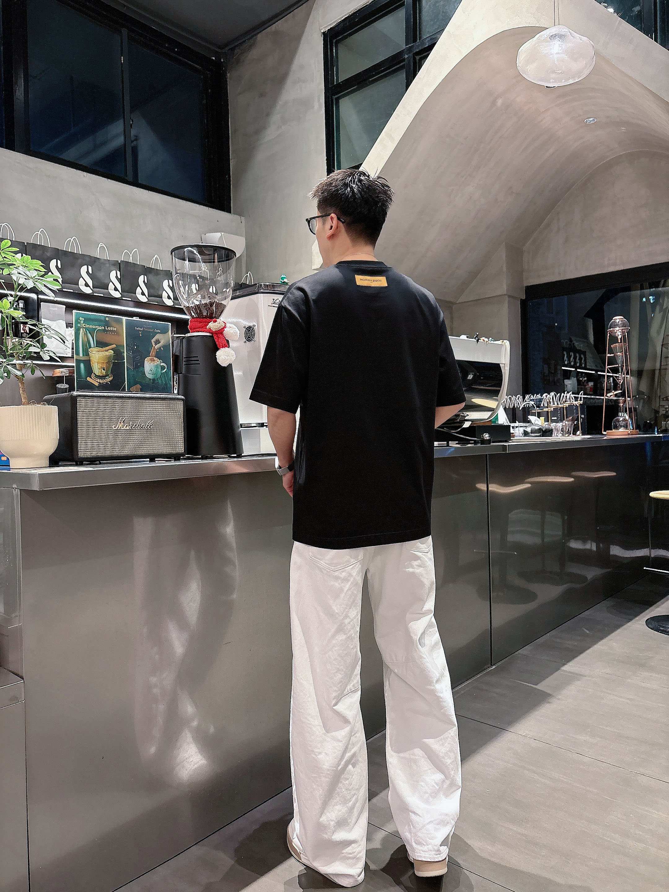 【 LV 2026春夏 · 高阶定制T恤】🔹 核心面料：秘鲁进口匹马棉 × 顶级丝光工艺🔹 核心体感：蚕