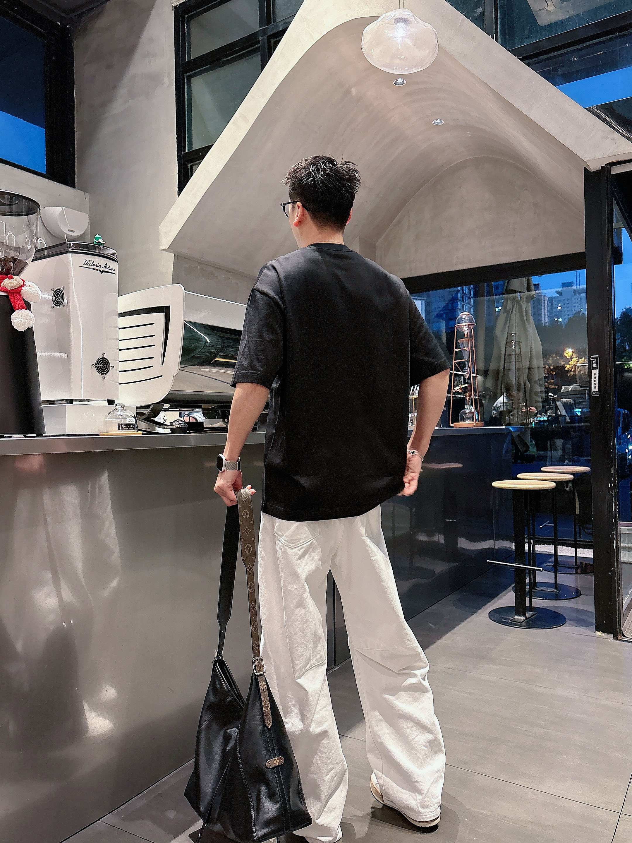 【 巴宝莉 2026春夏 · 高阶定制T恤】🔹 核心面料：秘鲁进口匹马棉 × 顶级丝光工艺🔹 核心体感：