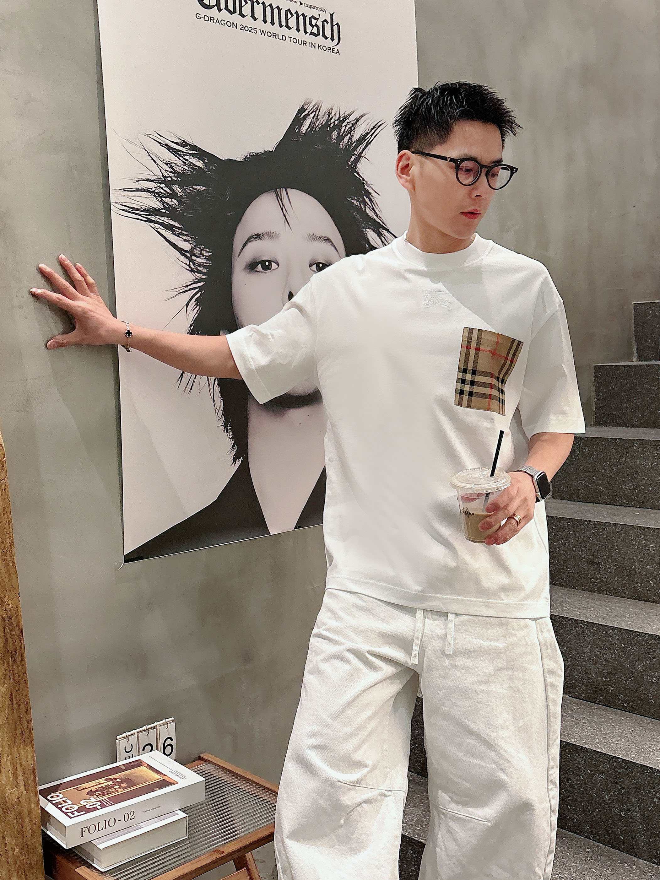 【 巴宝莉 2026春夏 · 高阶定制T恤】🔹 核心面料：秘鲁进口匹马棉 × 顶级丝光工艺🔹 核心体感：