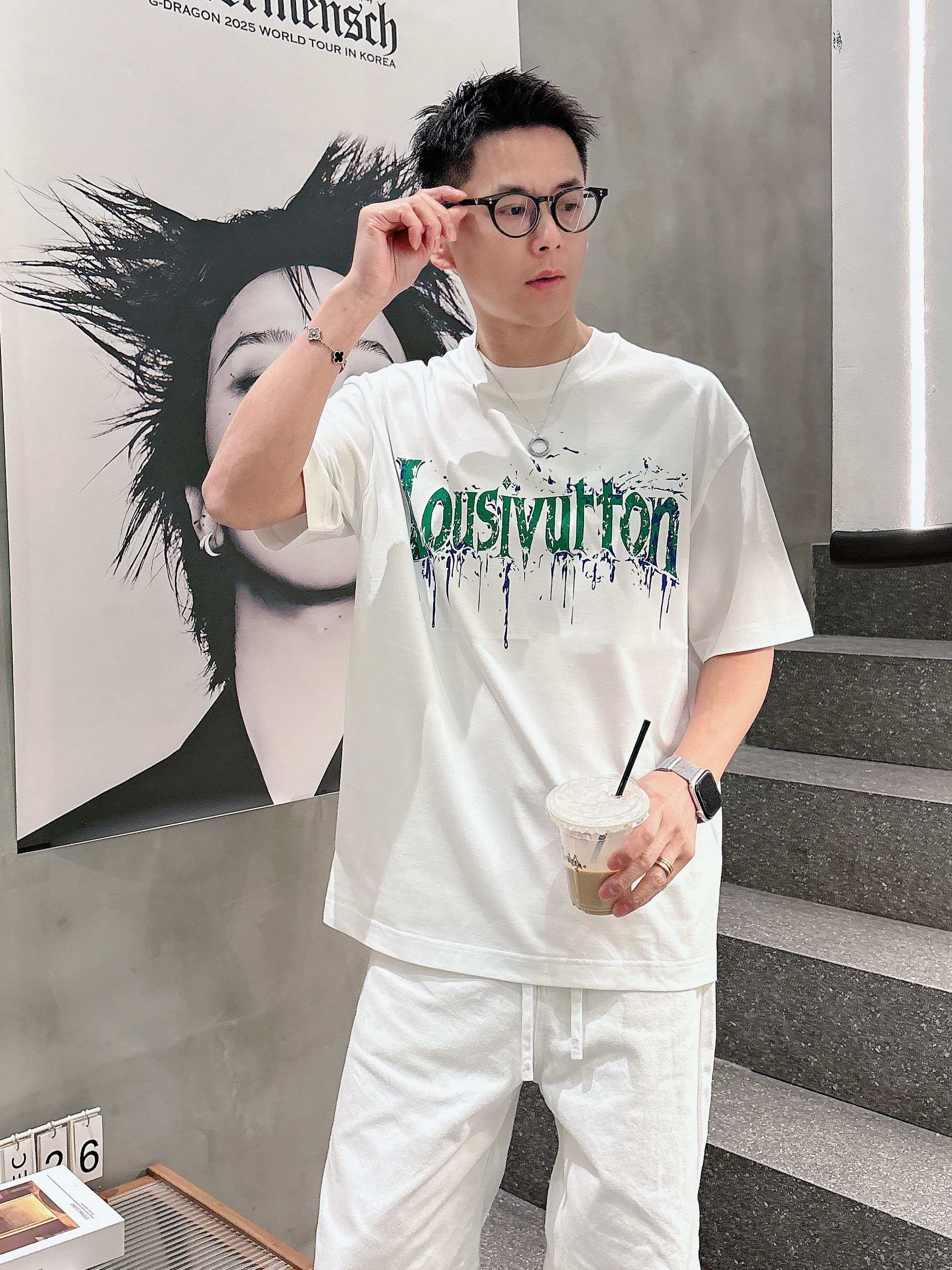 【 LV 2026春夏 · 高阶定制T恤】🔹 核心面料：秘鲁进口匹马棉 × 顶级丝光工艺🔹 核心体感：蚕