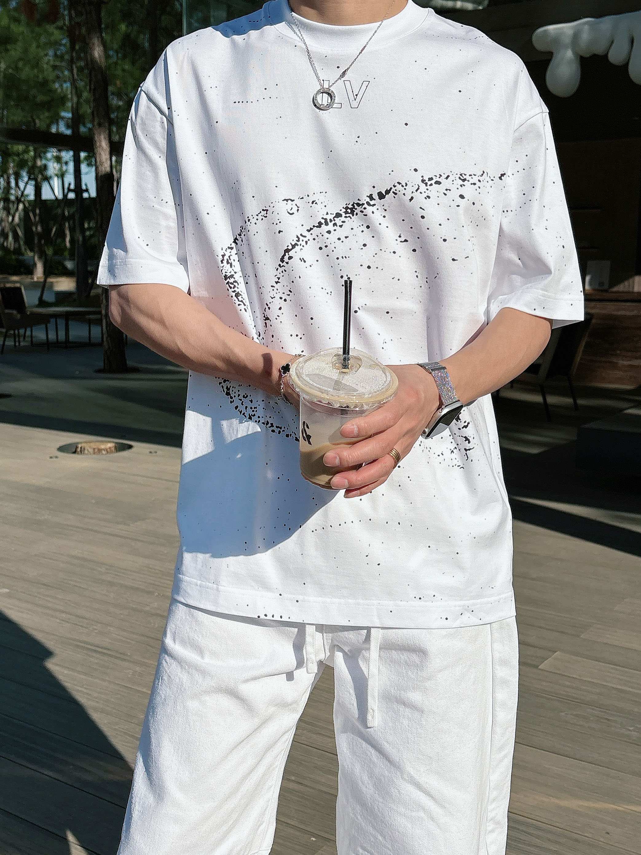 【 LV 2026春夏 · 高阶定制T恤】🔹 核心面料：秘鲁进口匹马棉 × 顶级丝光工艺🔹 核心体感：蚕