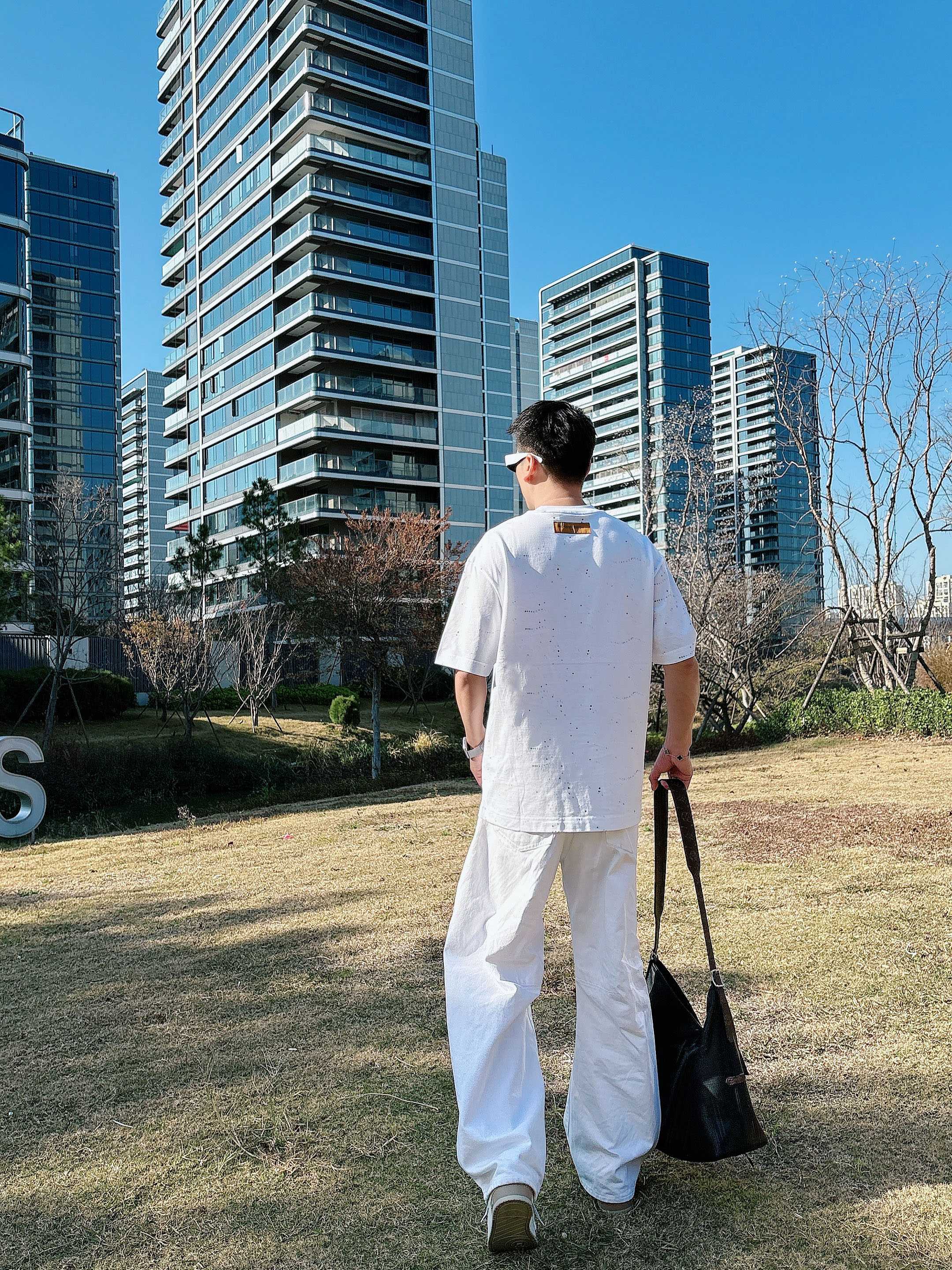 【 LV 2026春夏 · 高阶定制T恤】🔹 核心面料：秘鲁进口匹马棉 × 顶级丝光工艺🔹 核心体感：蚕