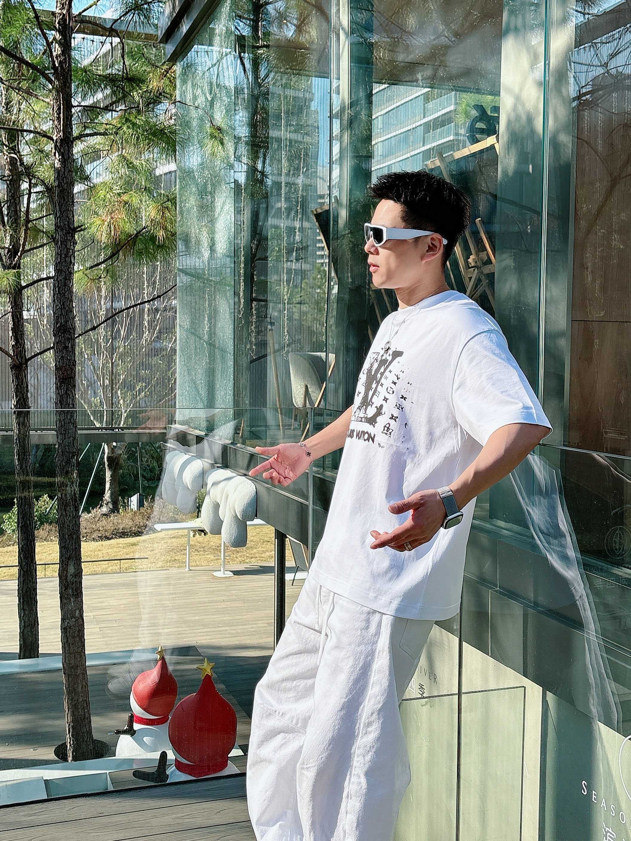 【 LV 2026春夏 · 高阶定制T恤】🔹 核心面料：秘鲁进口匹马棉 × 顶级丝光工艺🔹 核心体感：蚕