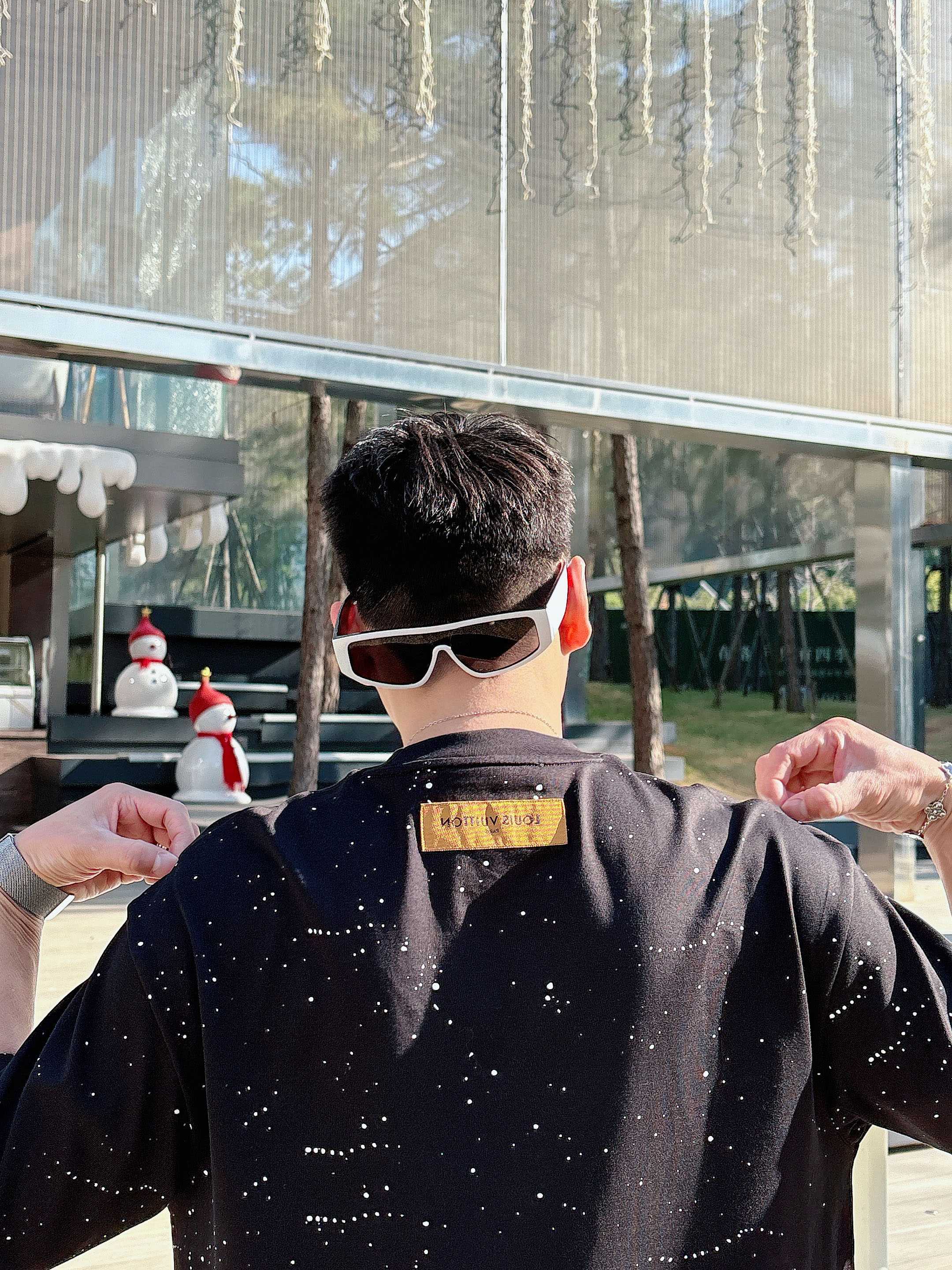 【 LV 2026春夏 · 高阶定制T恤】🔹 核心面料：秘鲁进口匹马棉 × 顶级丝光工艺🔹 核心体感：蚕