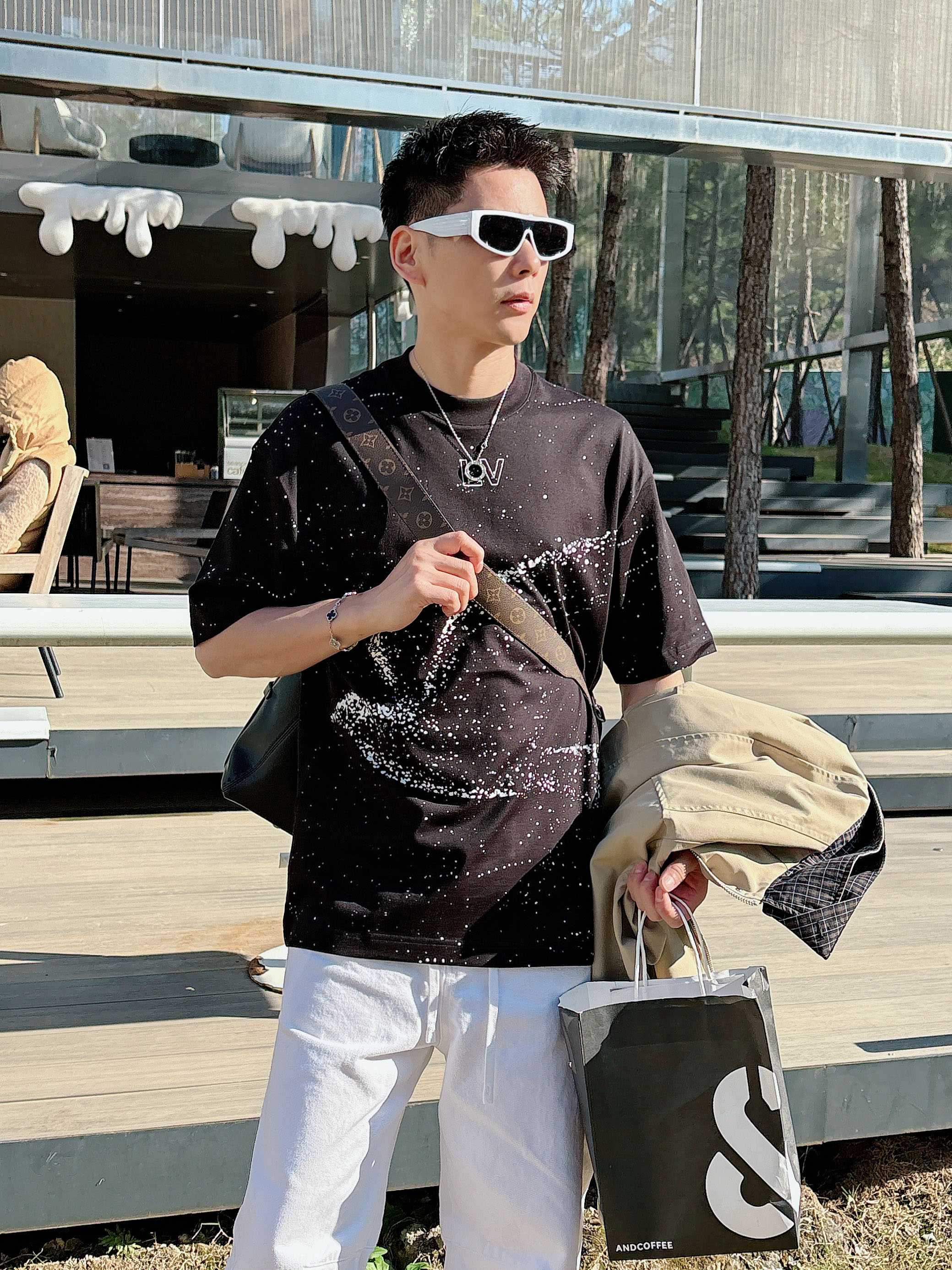 【 LV 2026春夏 · 高阶定制T恤】🔹 核心面料：秘鲁进口匹马棉 × 顶级丝光工艺🔹 核心体感：蚕