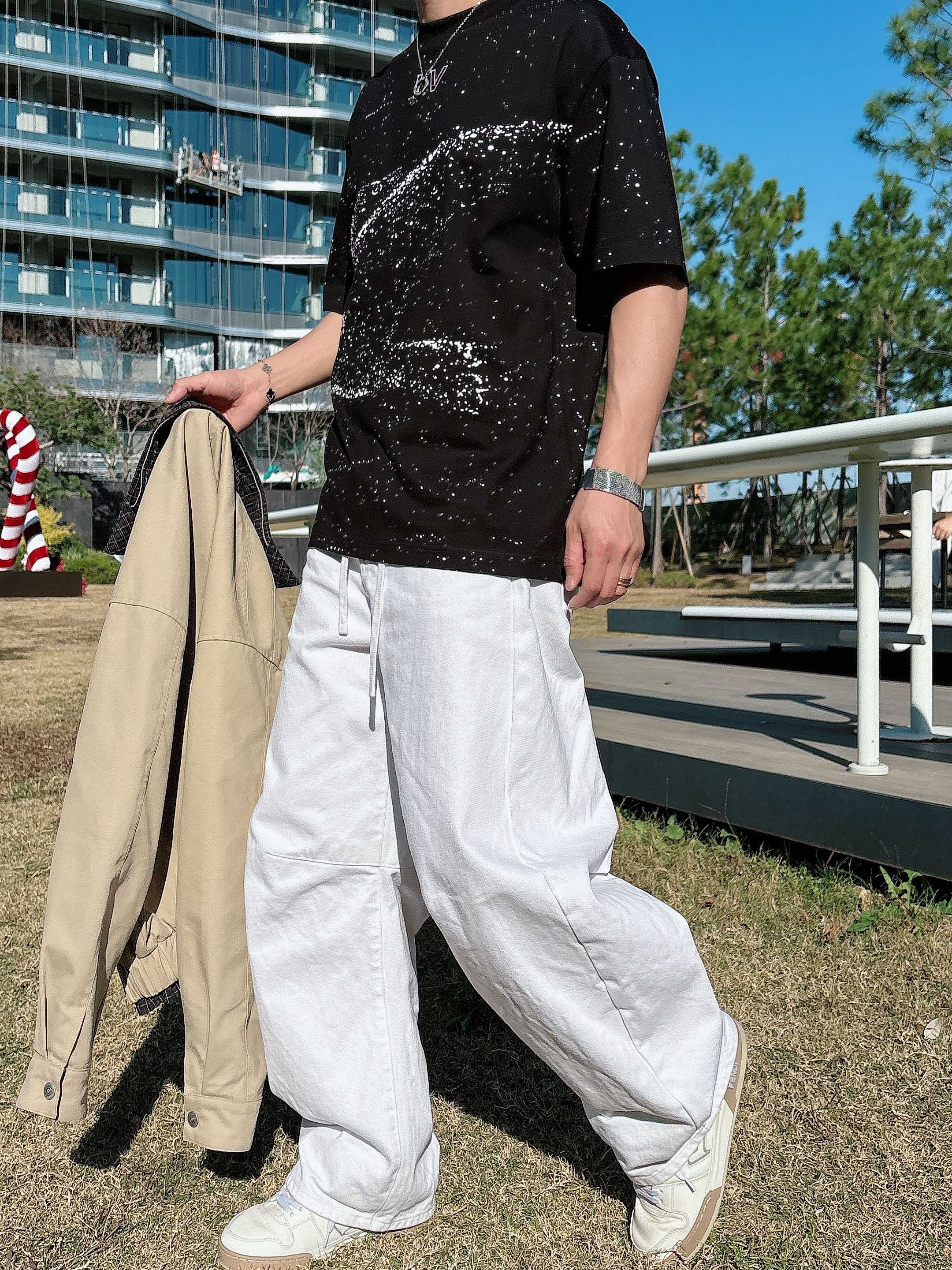 【 LV 2026春夏 · 高阶定制T恤】🔹 核心面料：秘鲁进口匹马棉 × 顶级丝光工艺🔹 核心体感：蚕