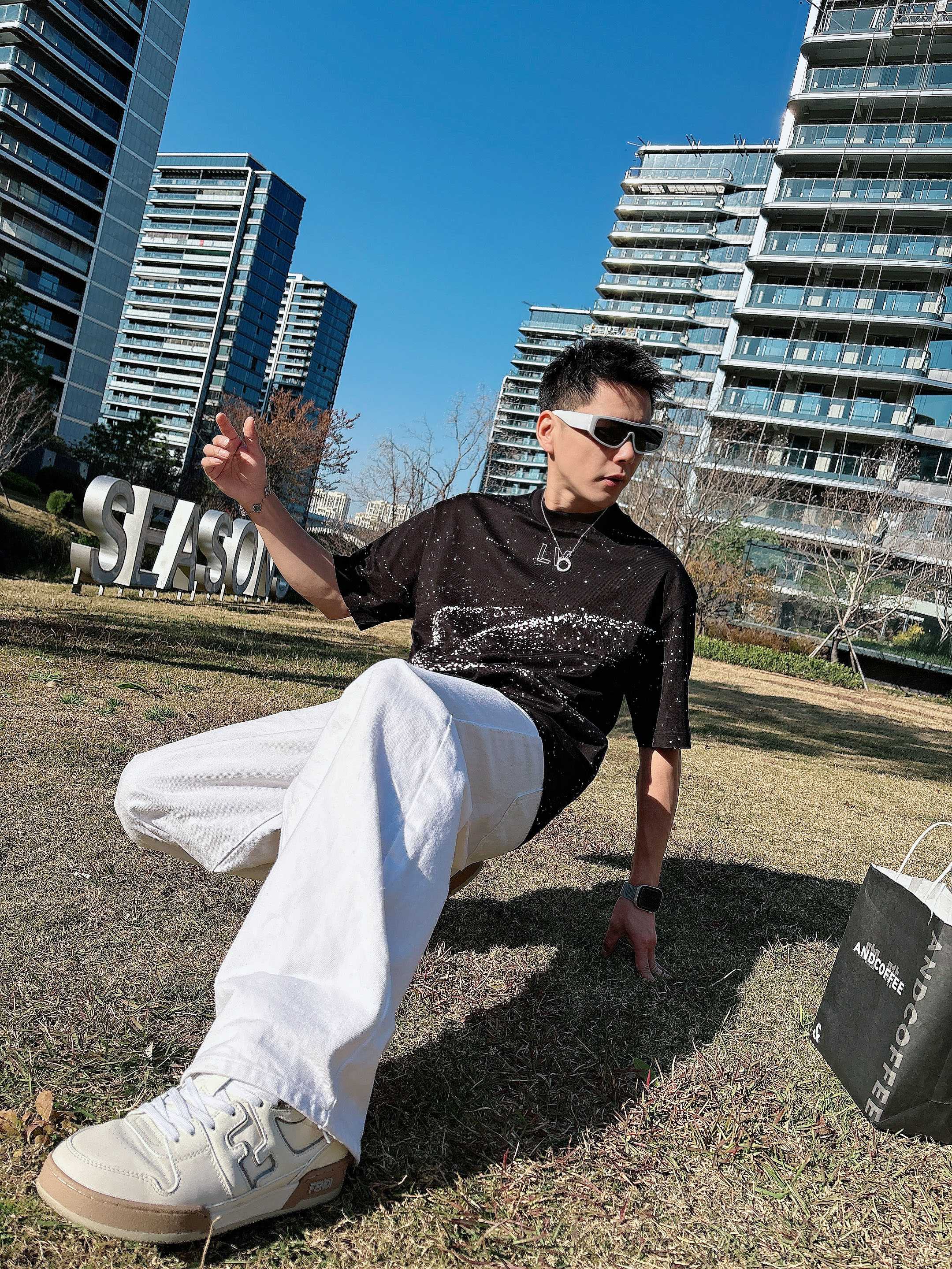 【 LV 2026春夏 · 高阶定制T恤】🔹 核心面料：秘鲁进口匹马棉 × 顶级丝光工艺🔹 核心体感：蚕