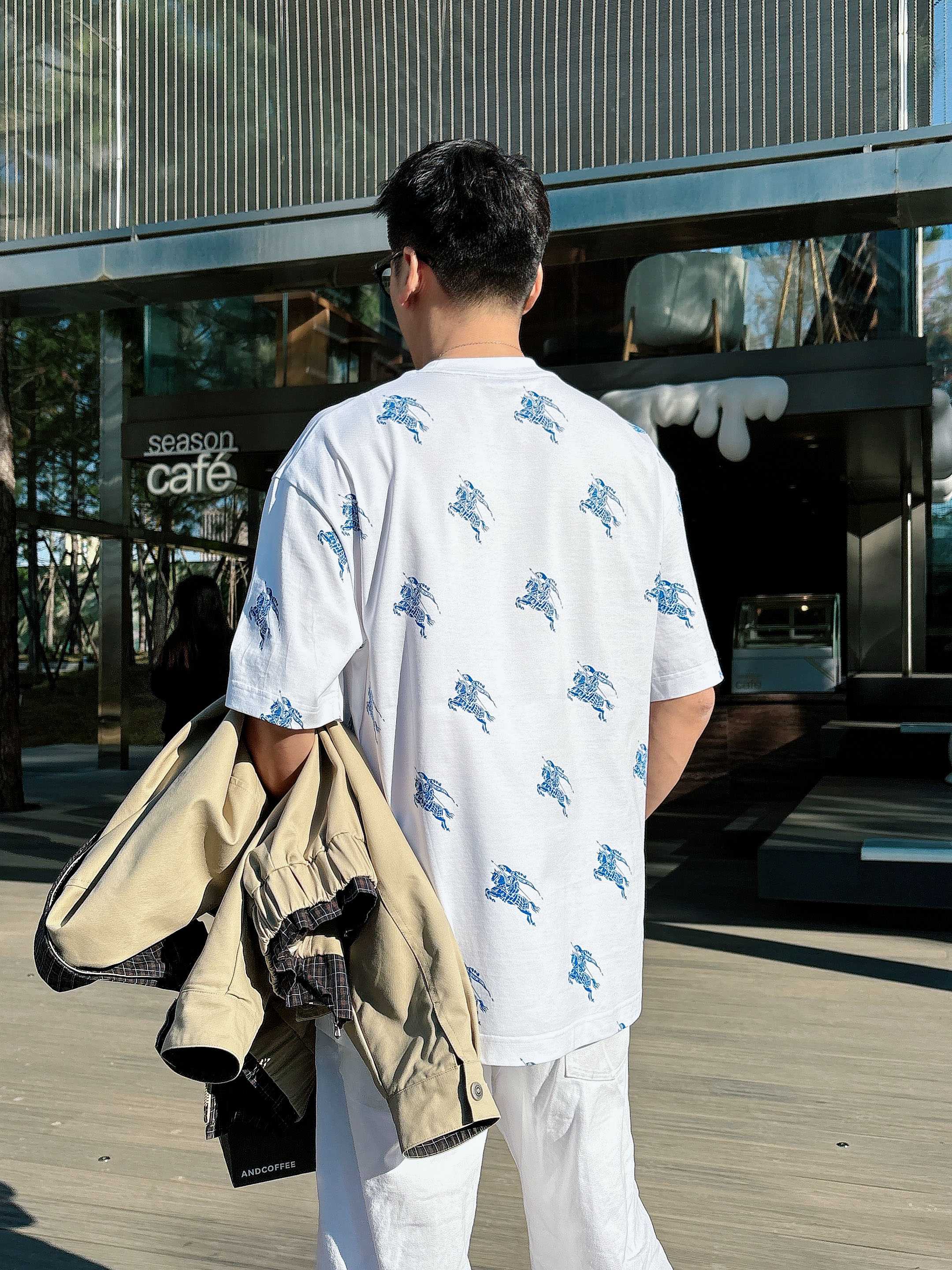 【 巴宝莉 2026春夏 · 高阶定制T恤】🔹 核心面料：秘鲁进口匹马棉 × 顶级丝光工艺🔹 核心体感：