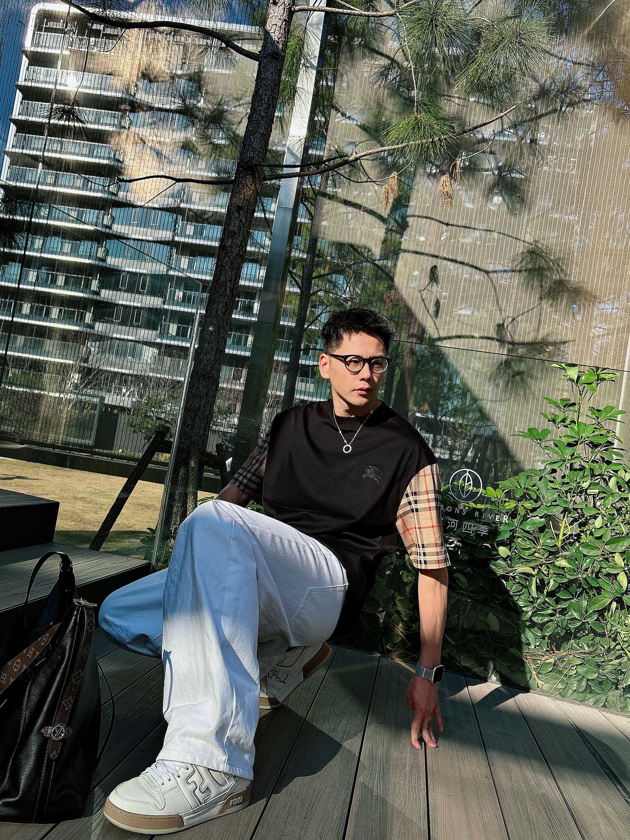 【 巴宝莉 2026春夏 · 高阶定制T恤】🔹 核心面料：秘鲁进口匹马棉 × 顶级丝光工艺🔹 核心体感：