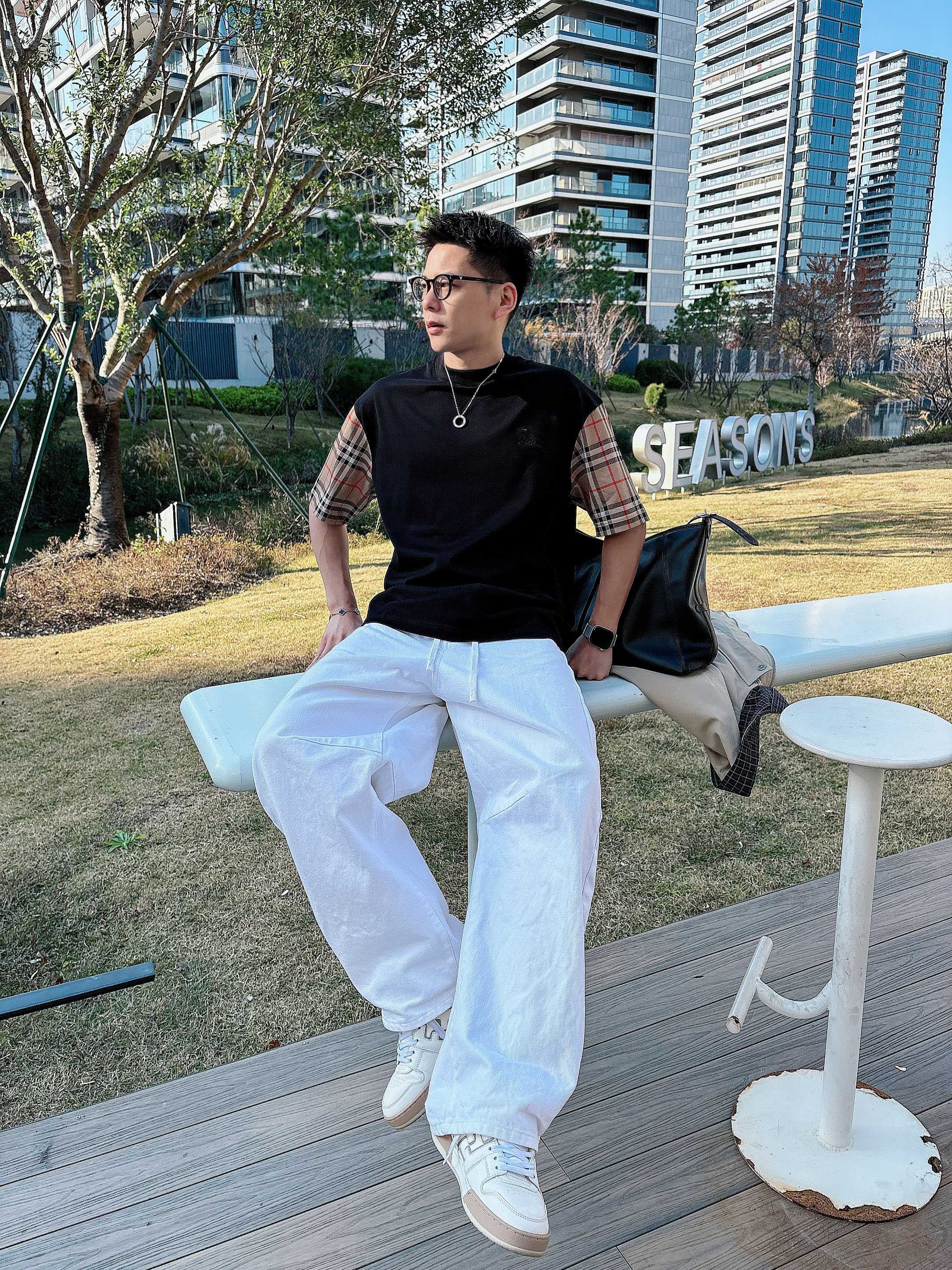 【 巴宝莉 2026春夏 · 高阶定制T恤】🔹 核心面料：秘鲁进口匹马棉 × 顶级丝光工艺🔹 核心体感：