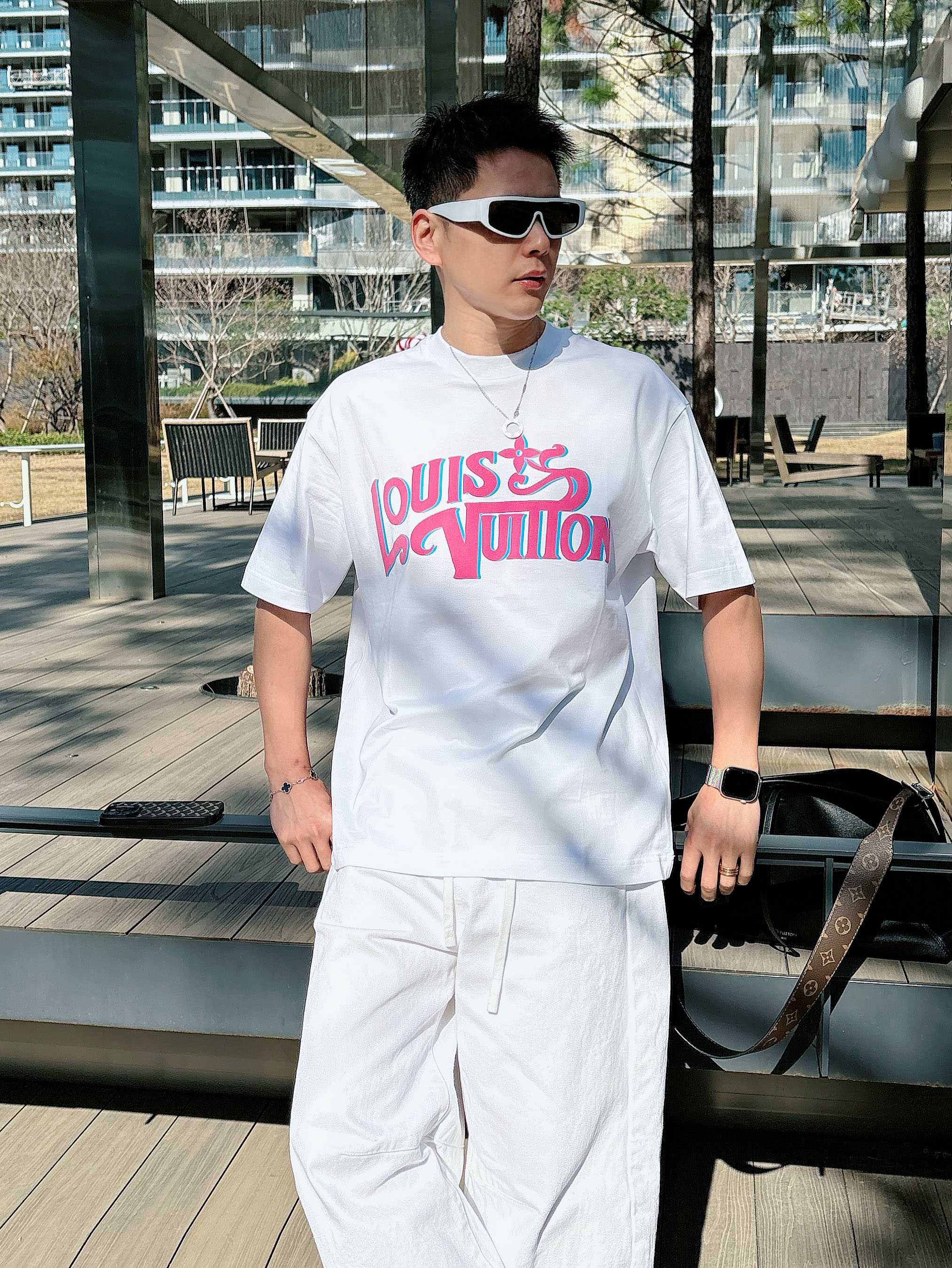 【 LV 2026春夏 · 高阶定制T恤】🔹 核心面料：秘鲁进口匹马棉 × 顶级丝光工艺🔹 核心体感：蚕
