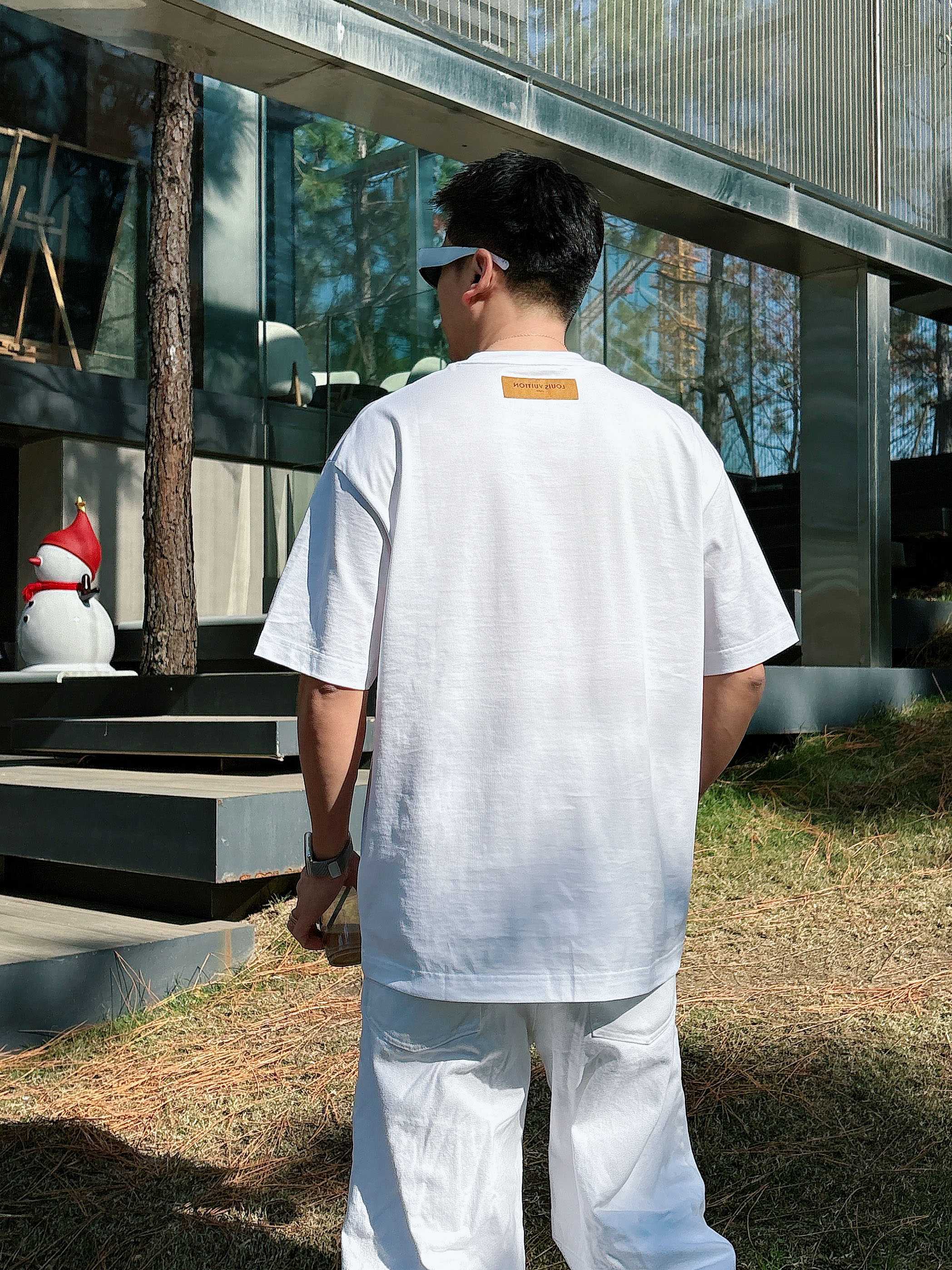 【 LV 2026春夏 · 高阶定制T恤】🔹 核心面料：秘鲁进口匹马棉 × 顶级丝光工艺🔹 核心体感：蚕